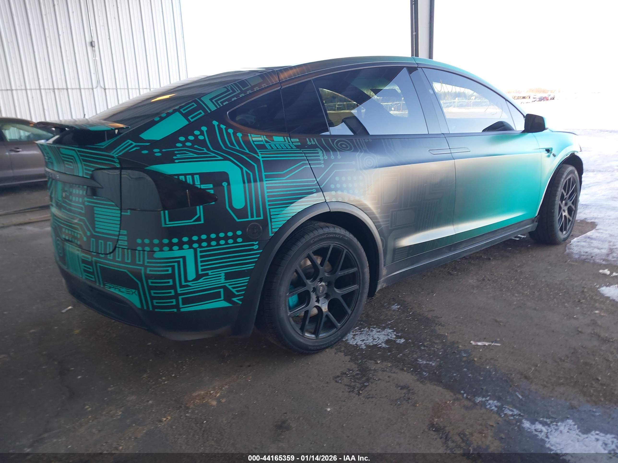 TESLA MODEL image 4