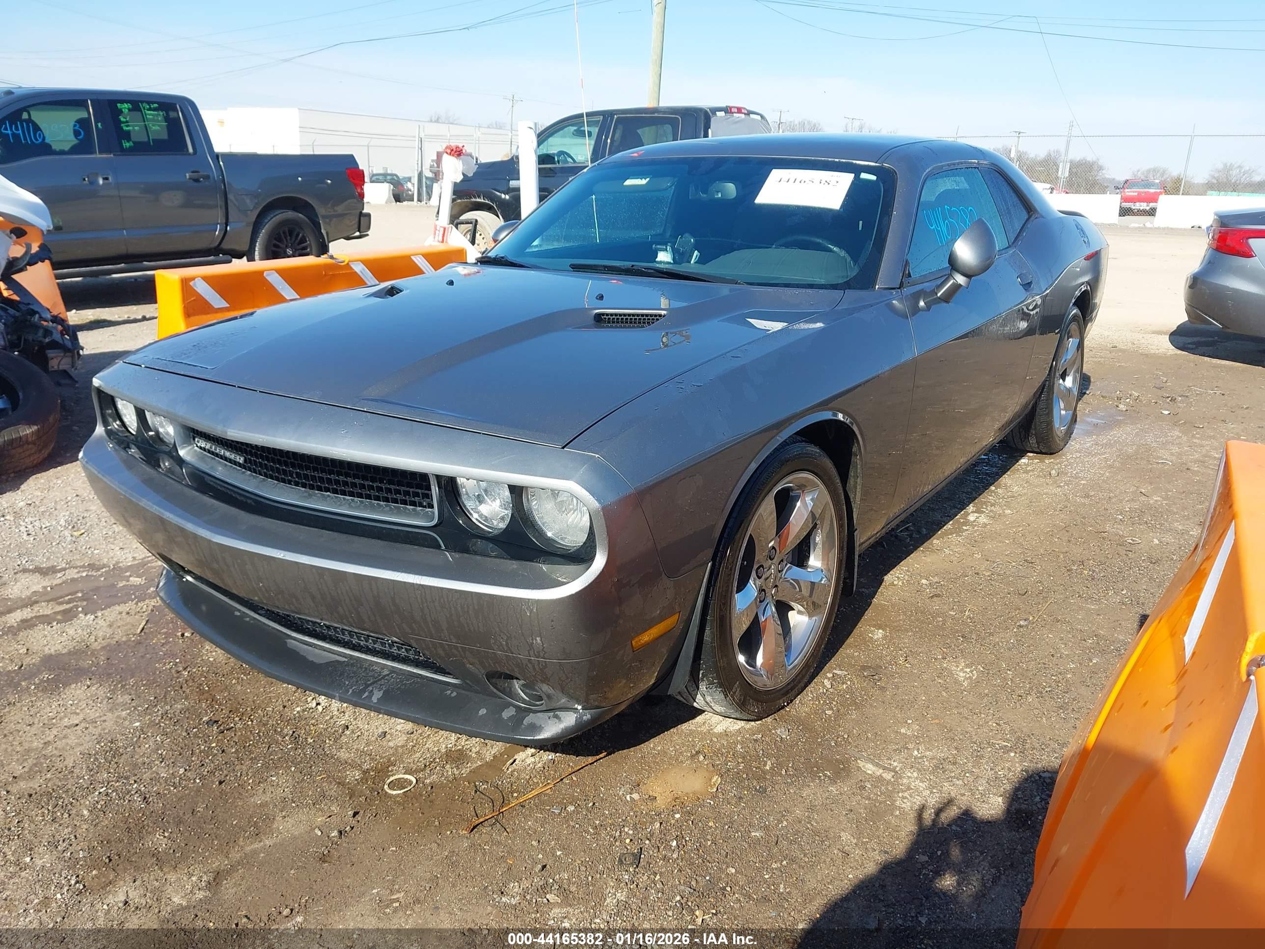 DODGE CHALLENGER image 2