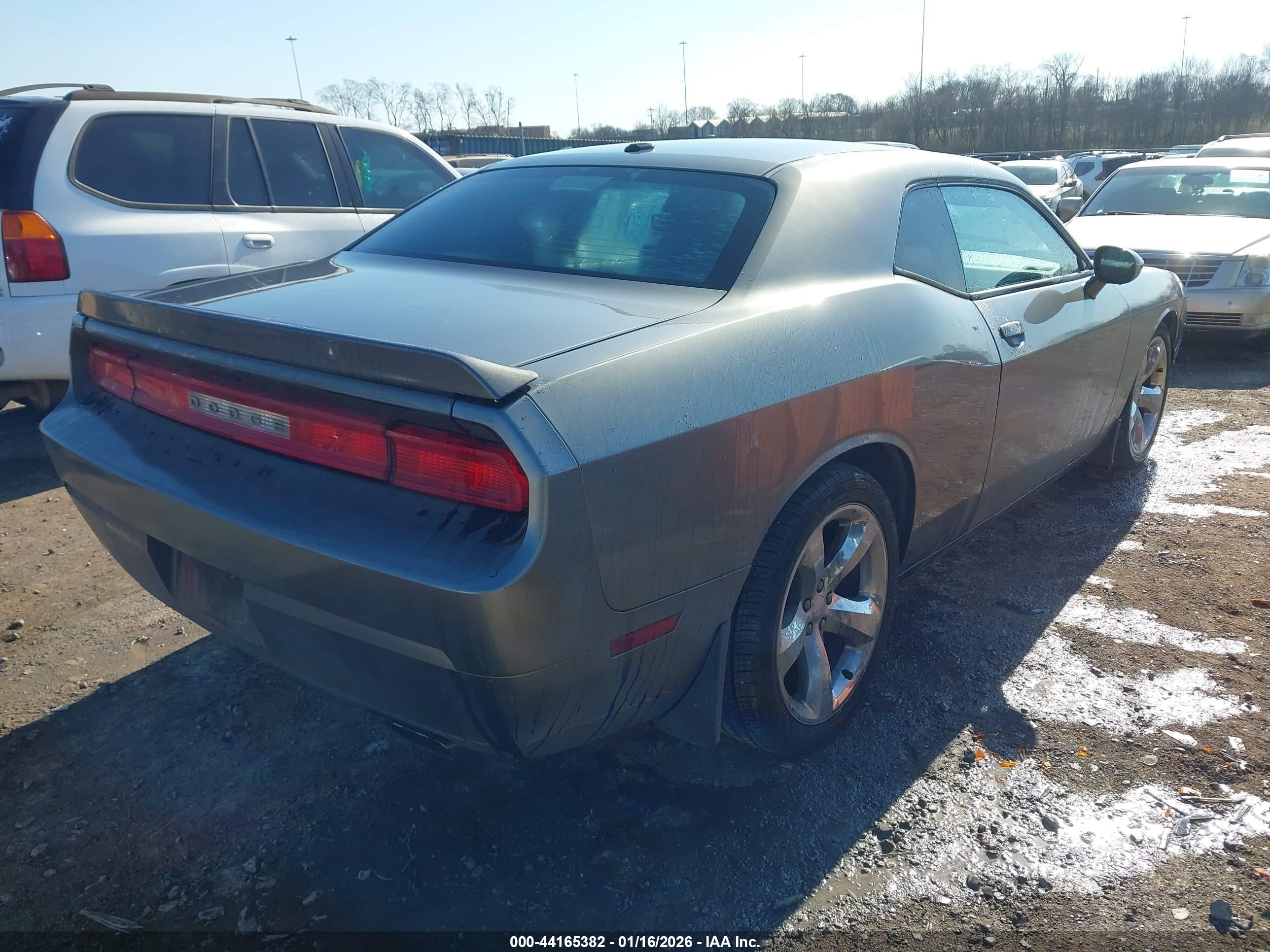 DODGE CHALLENGER image 4