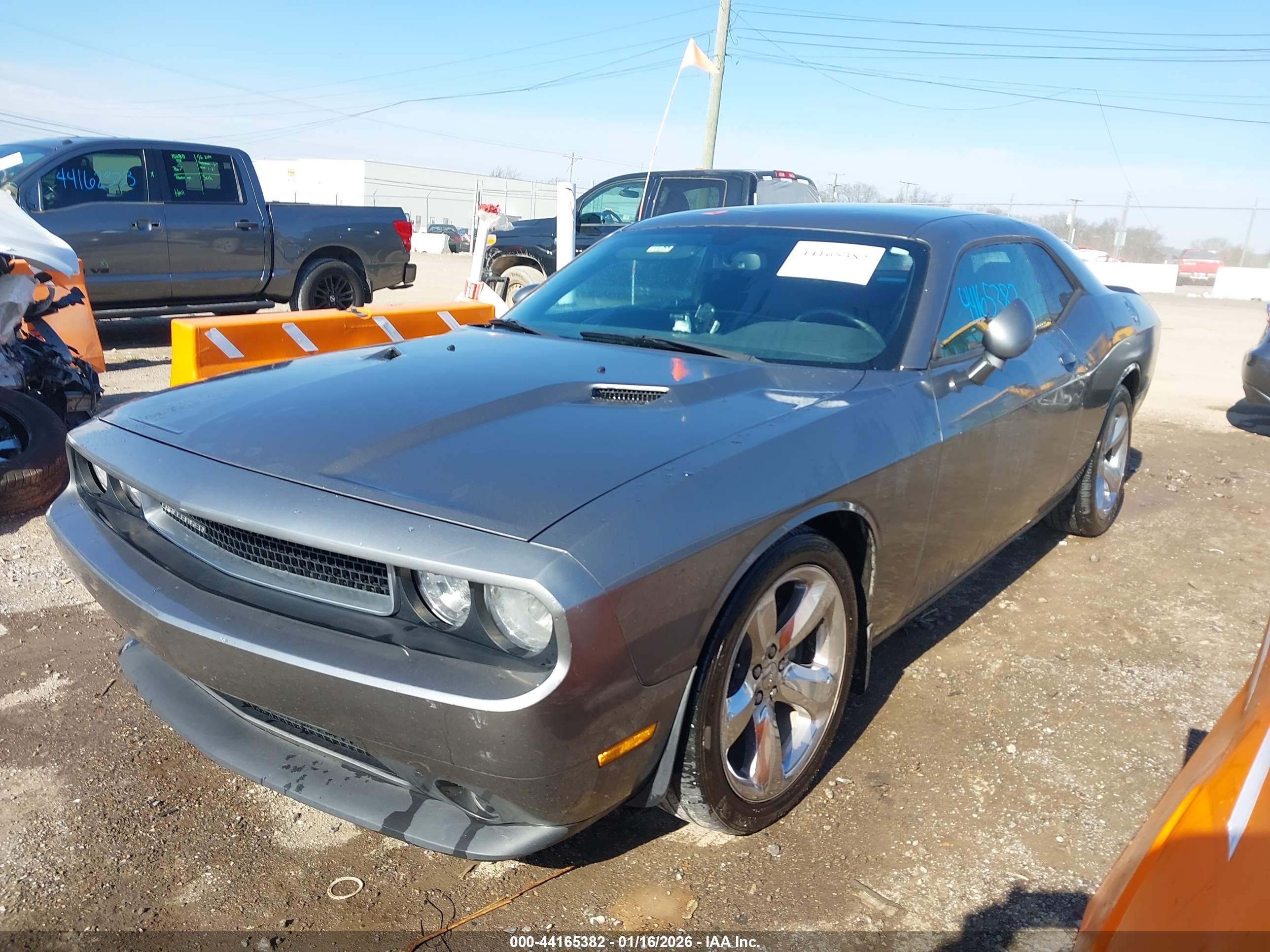 DODGE CHALLENGER image 6