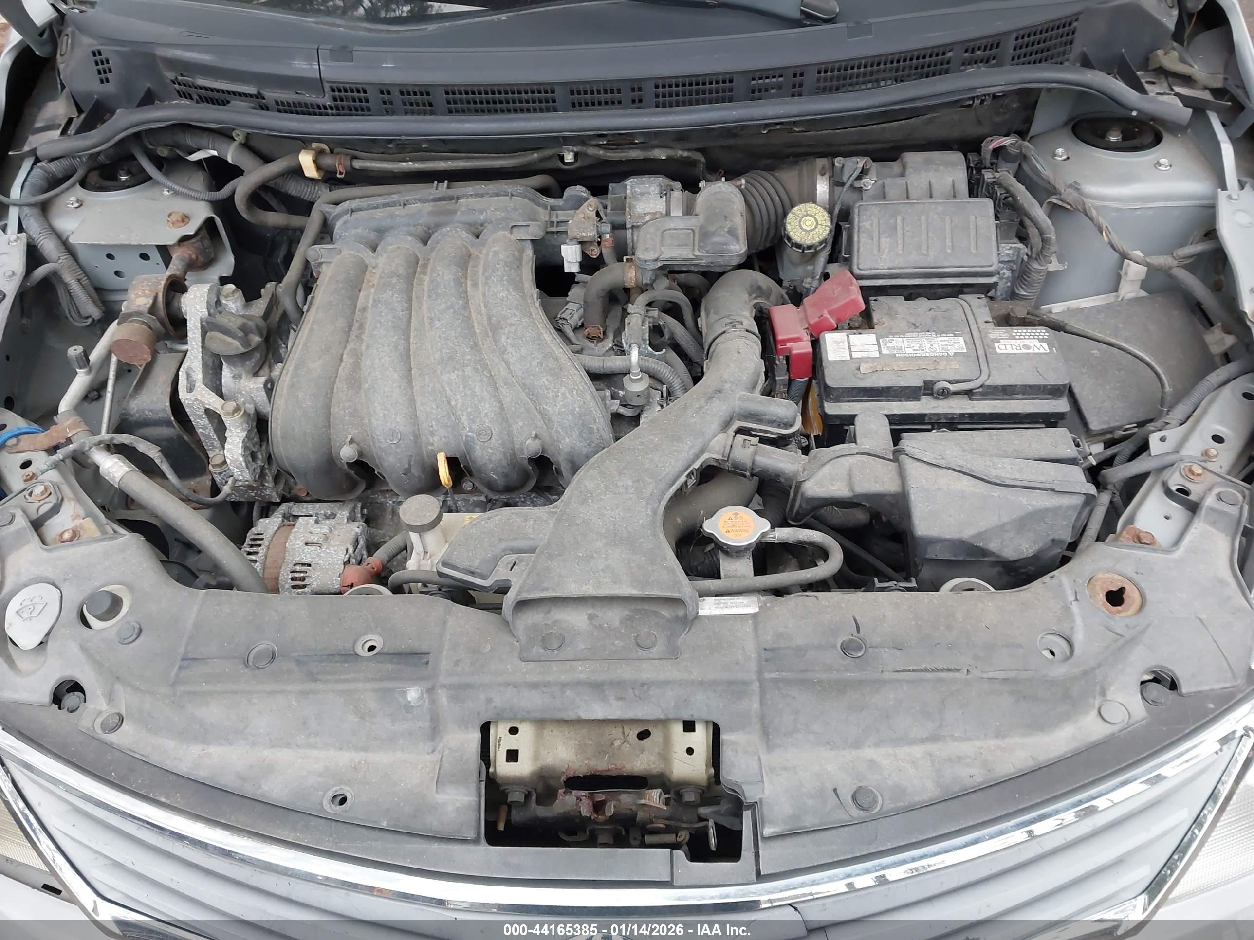 NISSAN VERSA image 10
