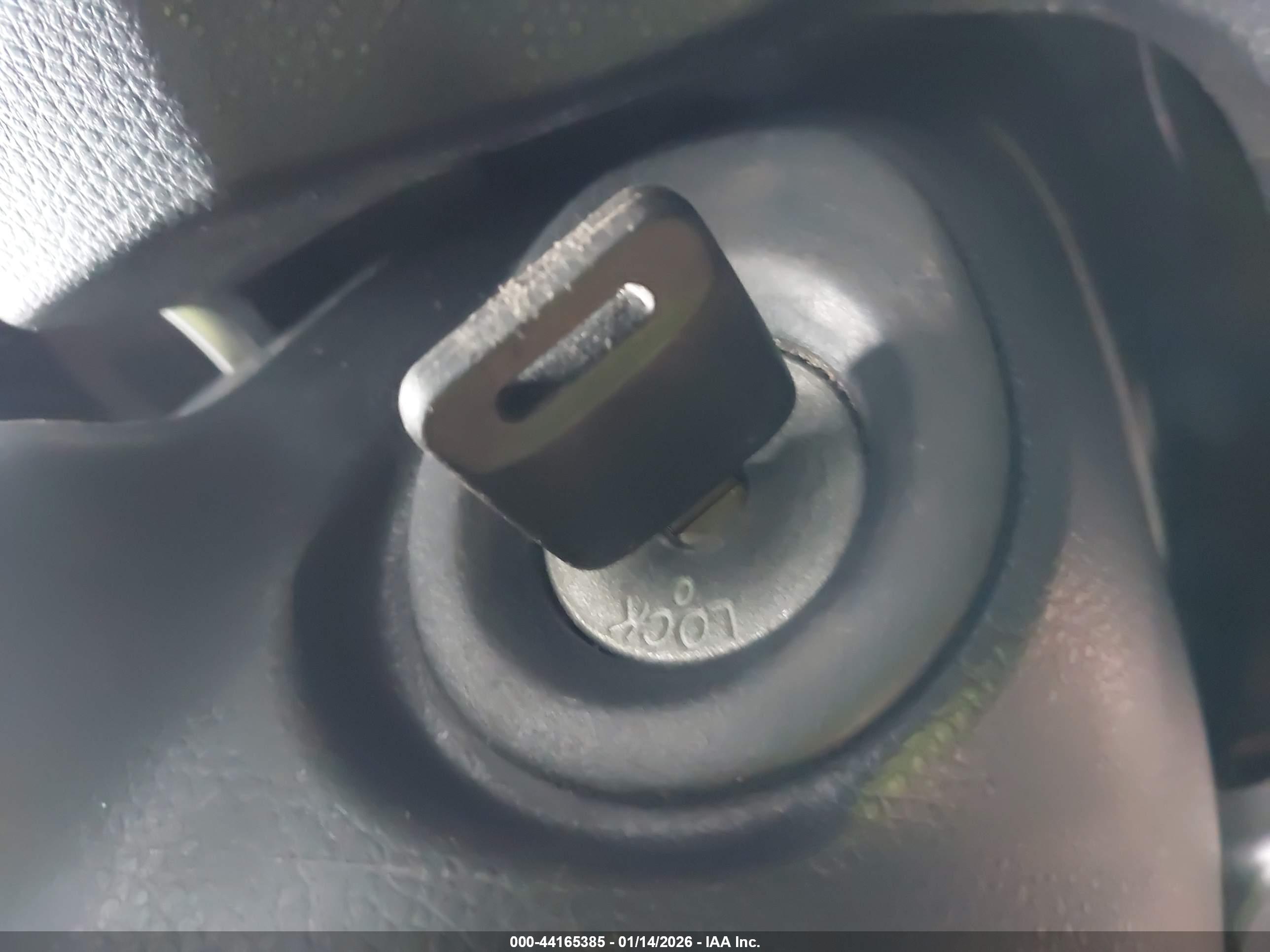 NISSAN VERSA image 11