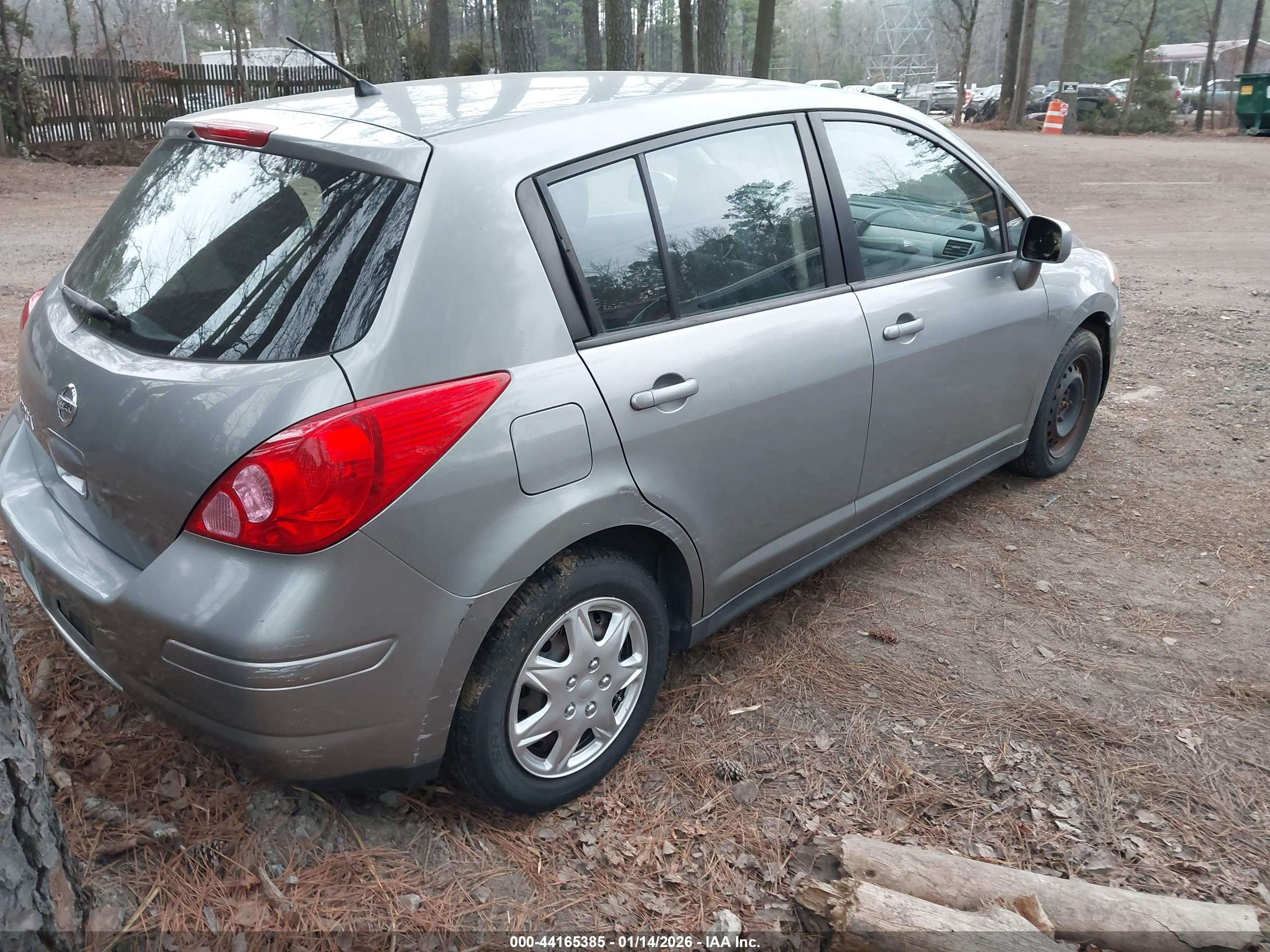 NISSAN VERSA image 4