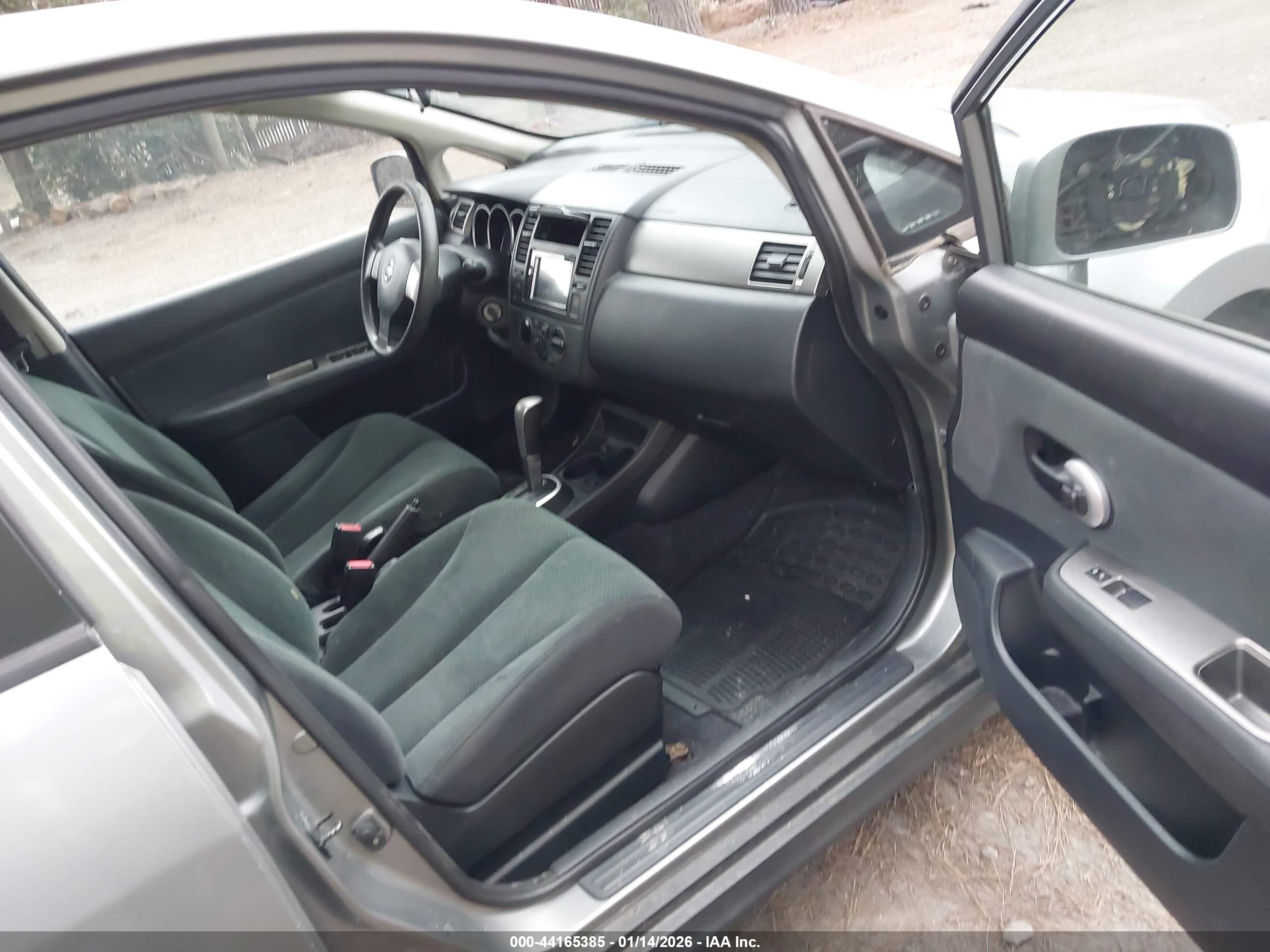 NISSAN VERSA image 5