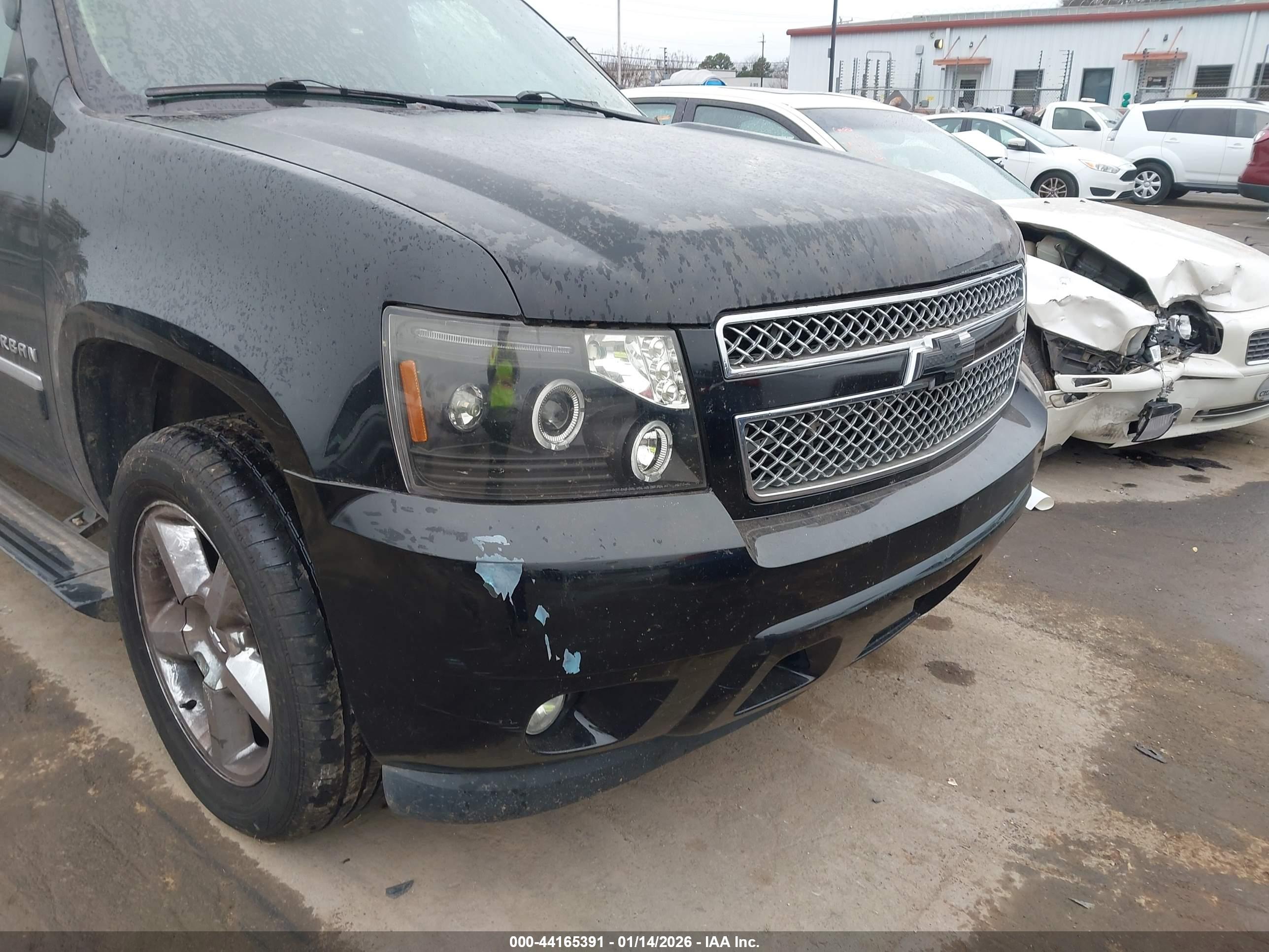 CHEVROLET SUBURBAN image 6