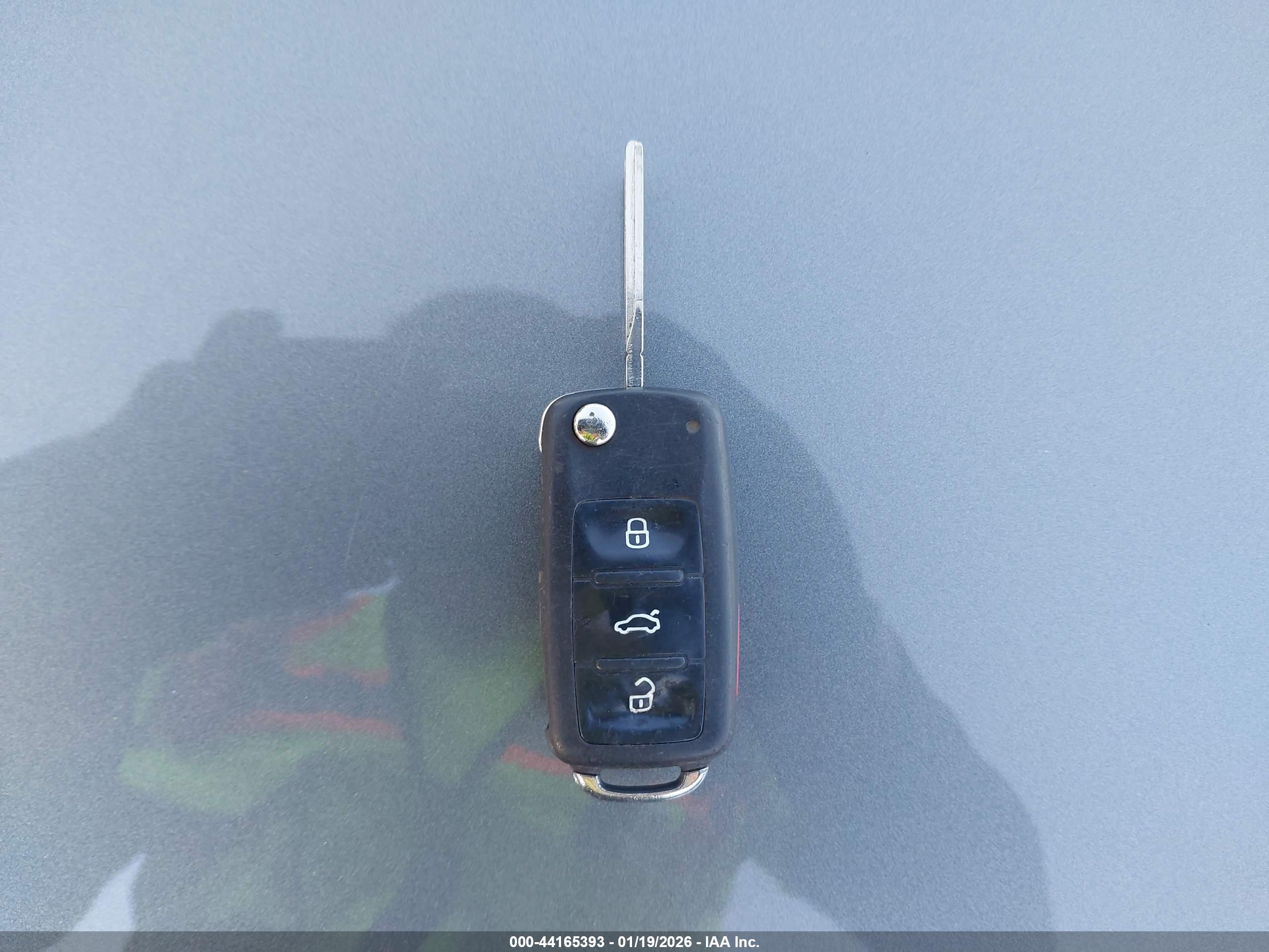 VOLKSWAGEN GTI image 11