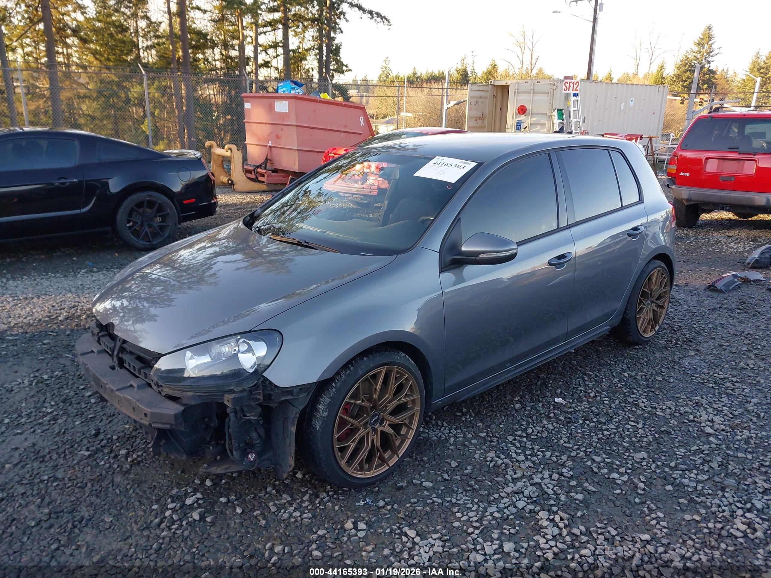 VOLKSWAGEN GTI image 2