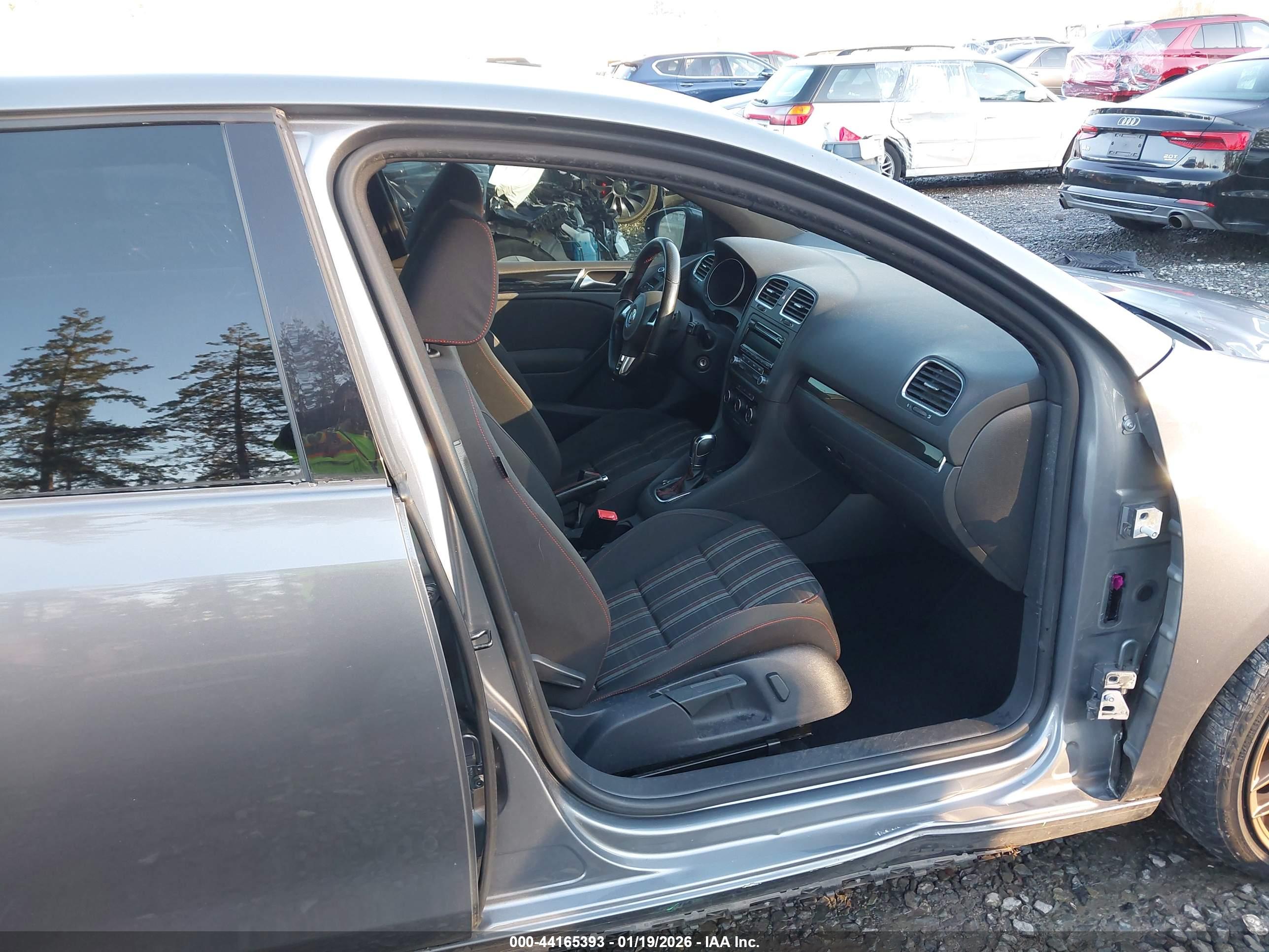 VOLKSWAGEN GTI image 5