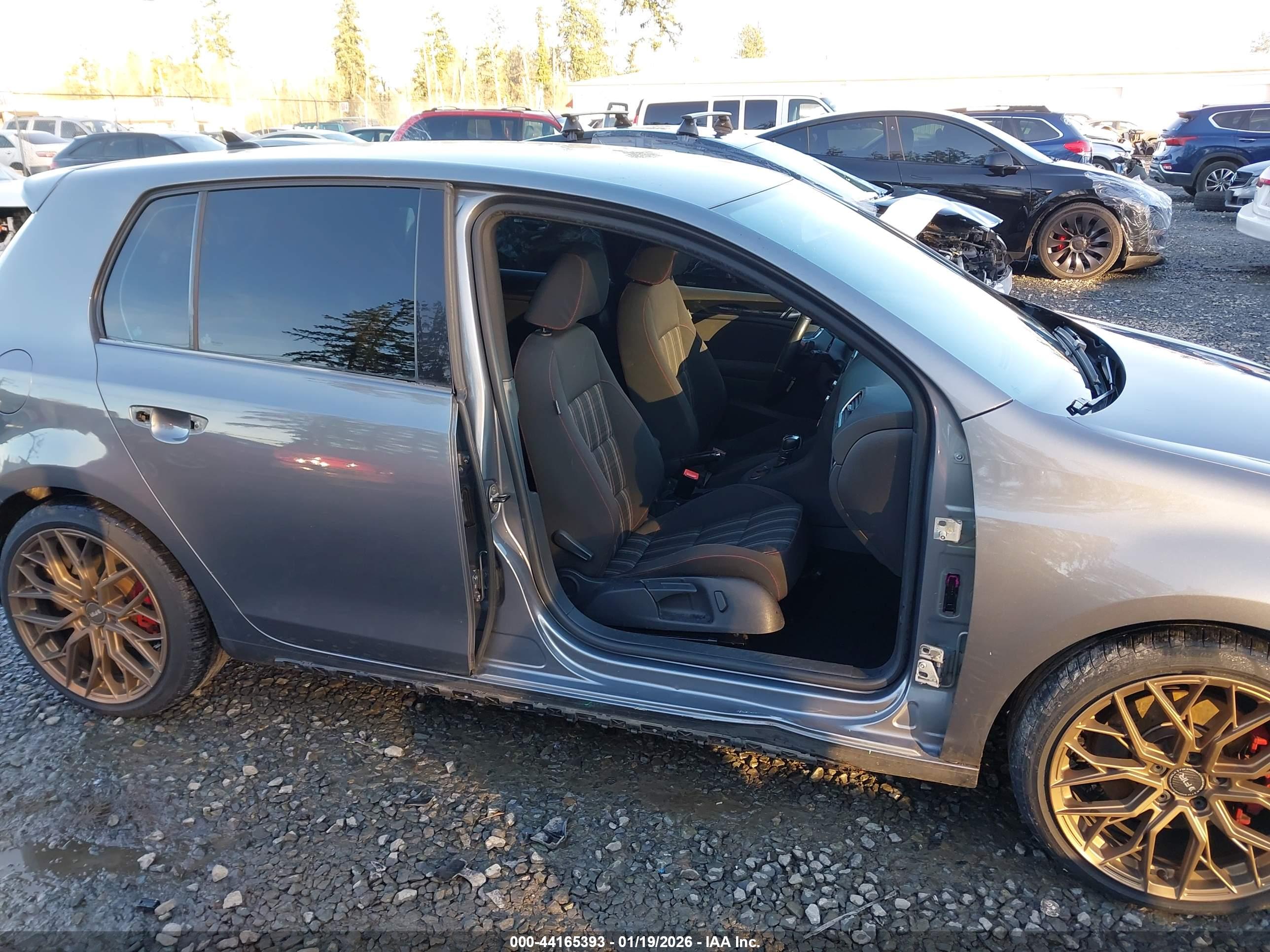 VOLKSWAGEN GTI image 6