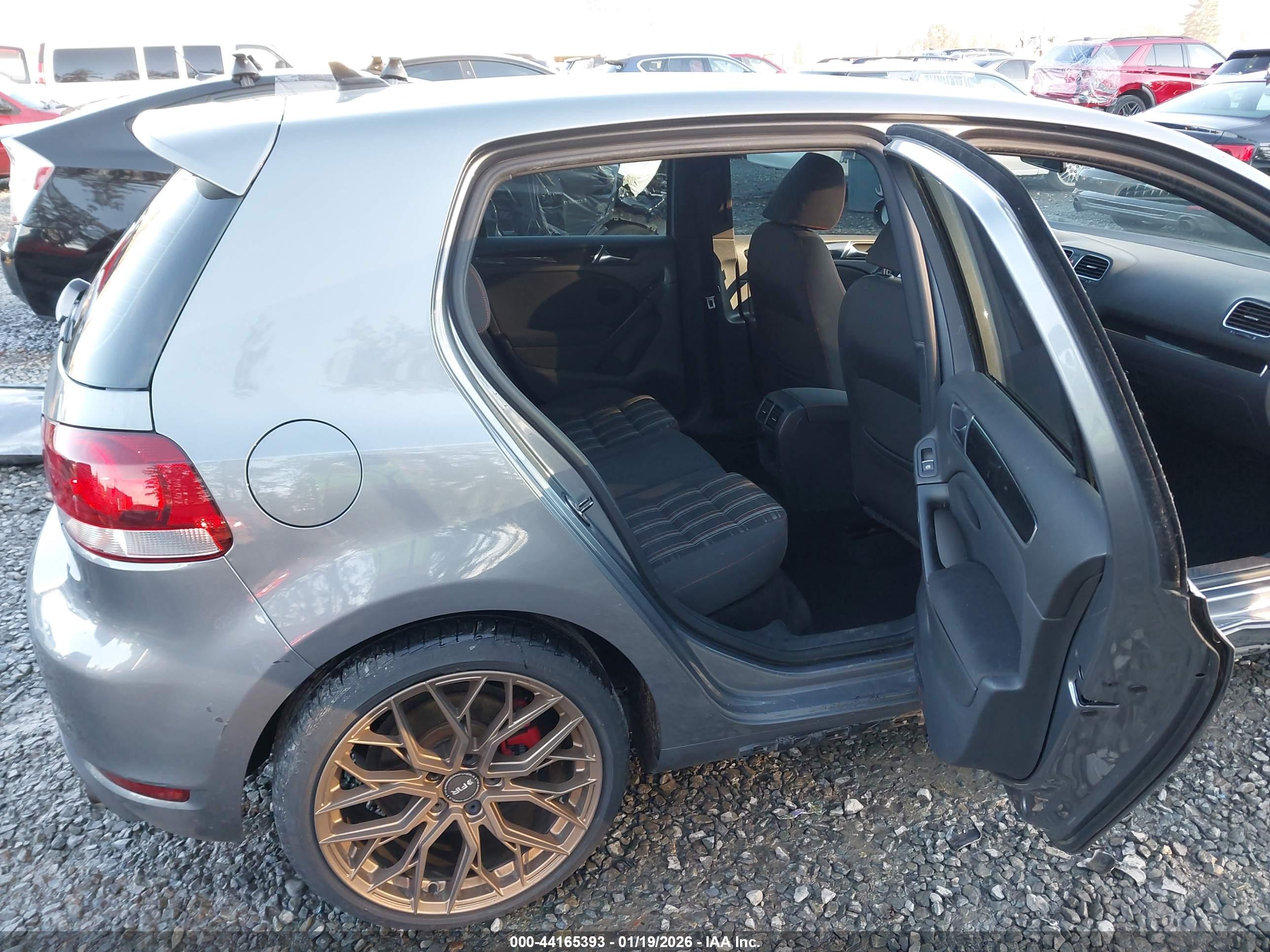 VOLKSWAGEN GTI image 8