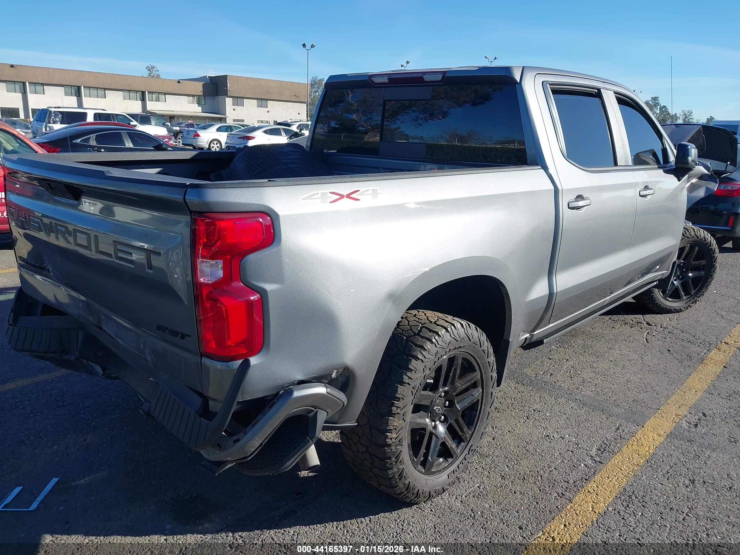CHEVROLET SILVERADO image 4