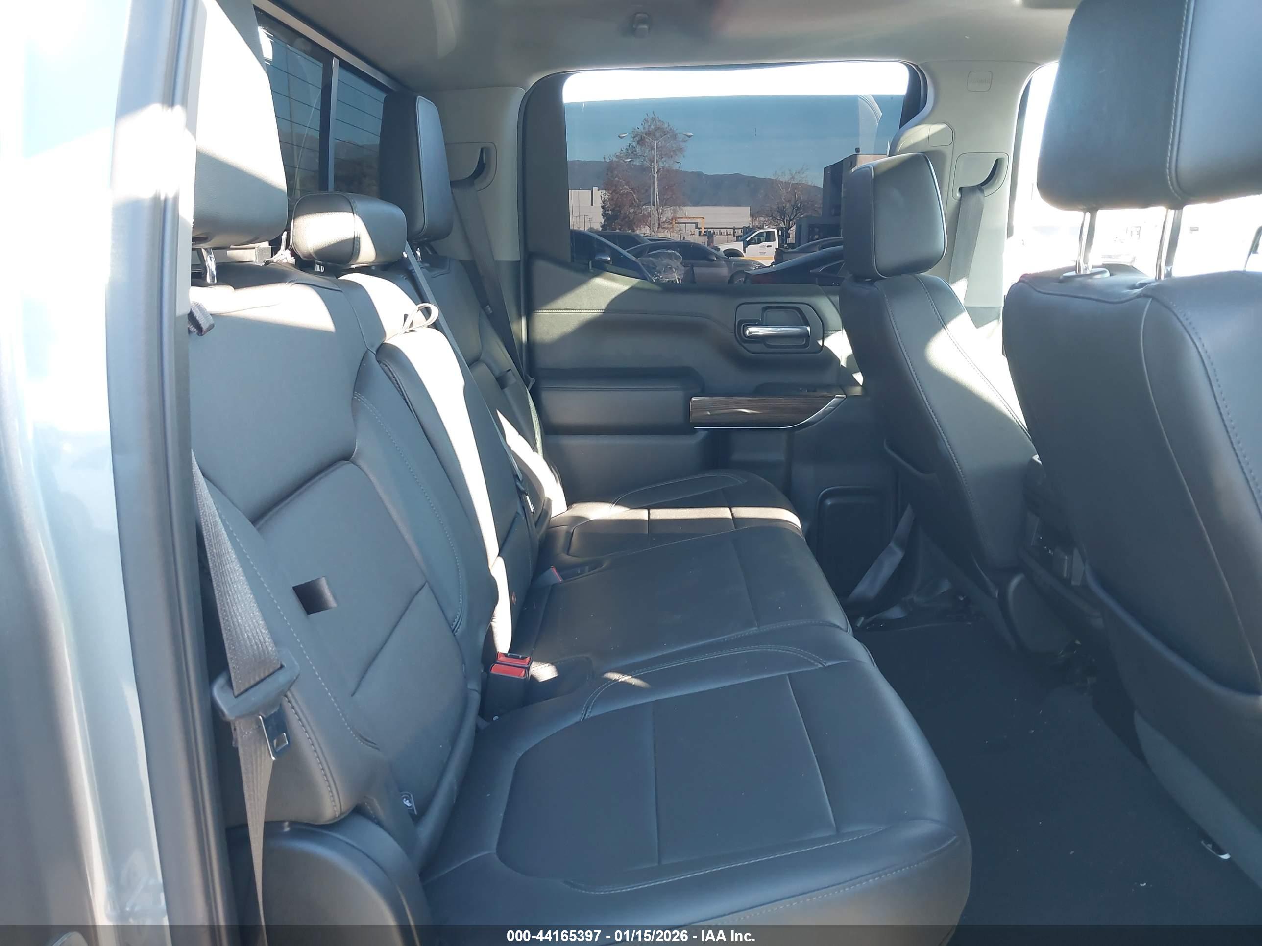 CHEVROLET SILVERADO image 8