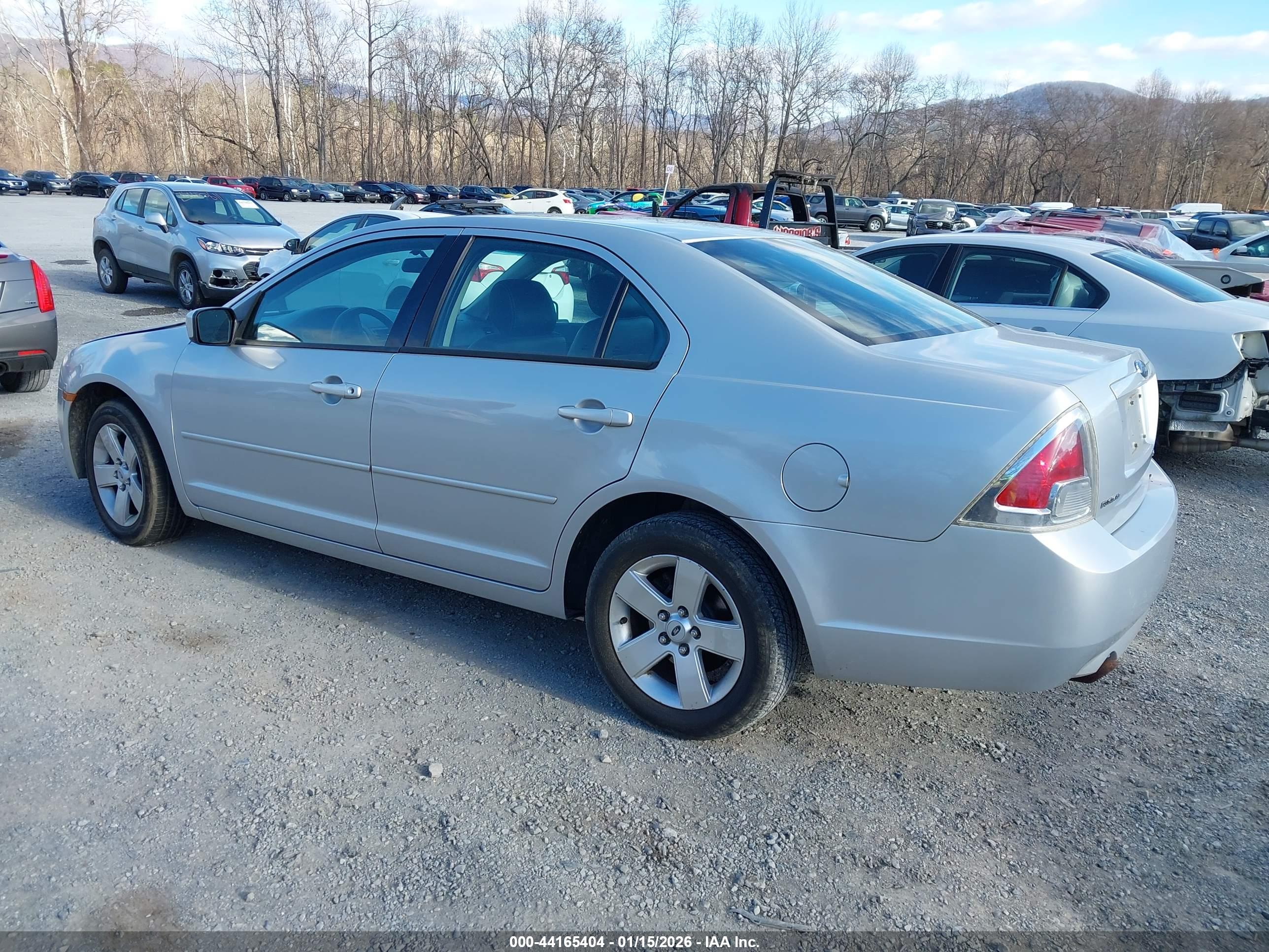 FORD FUSION image 3