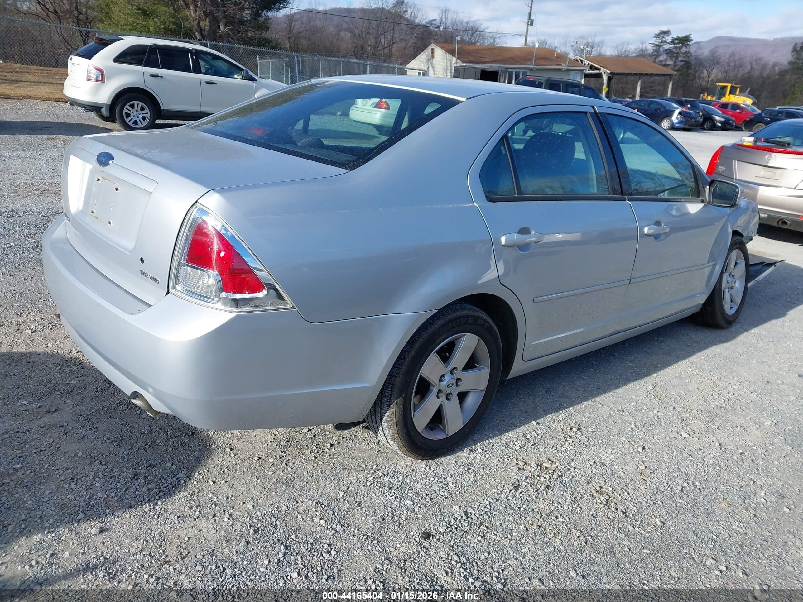 FORD FUSION image 4