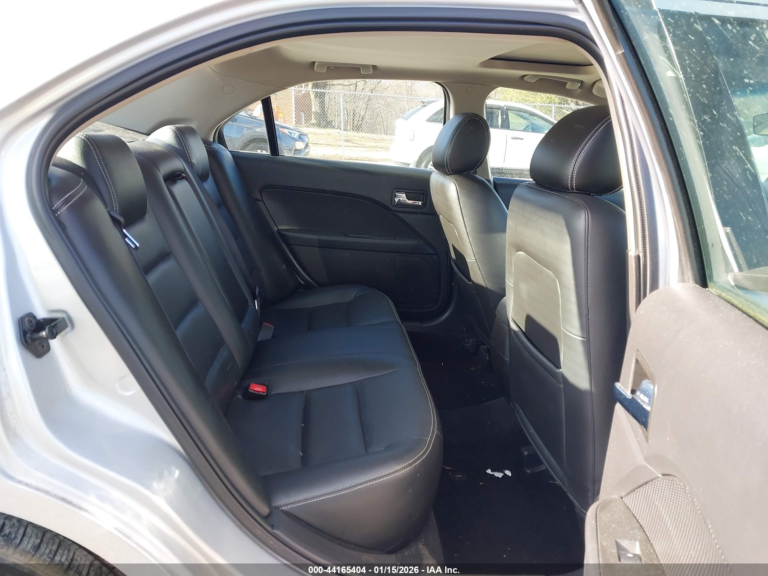 FORD FUSION image 8