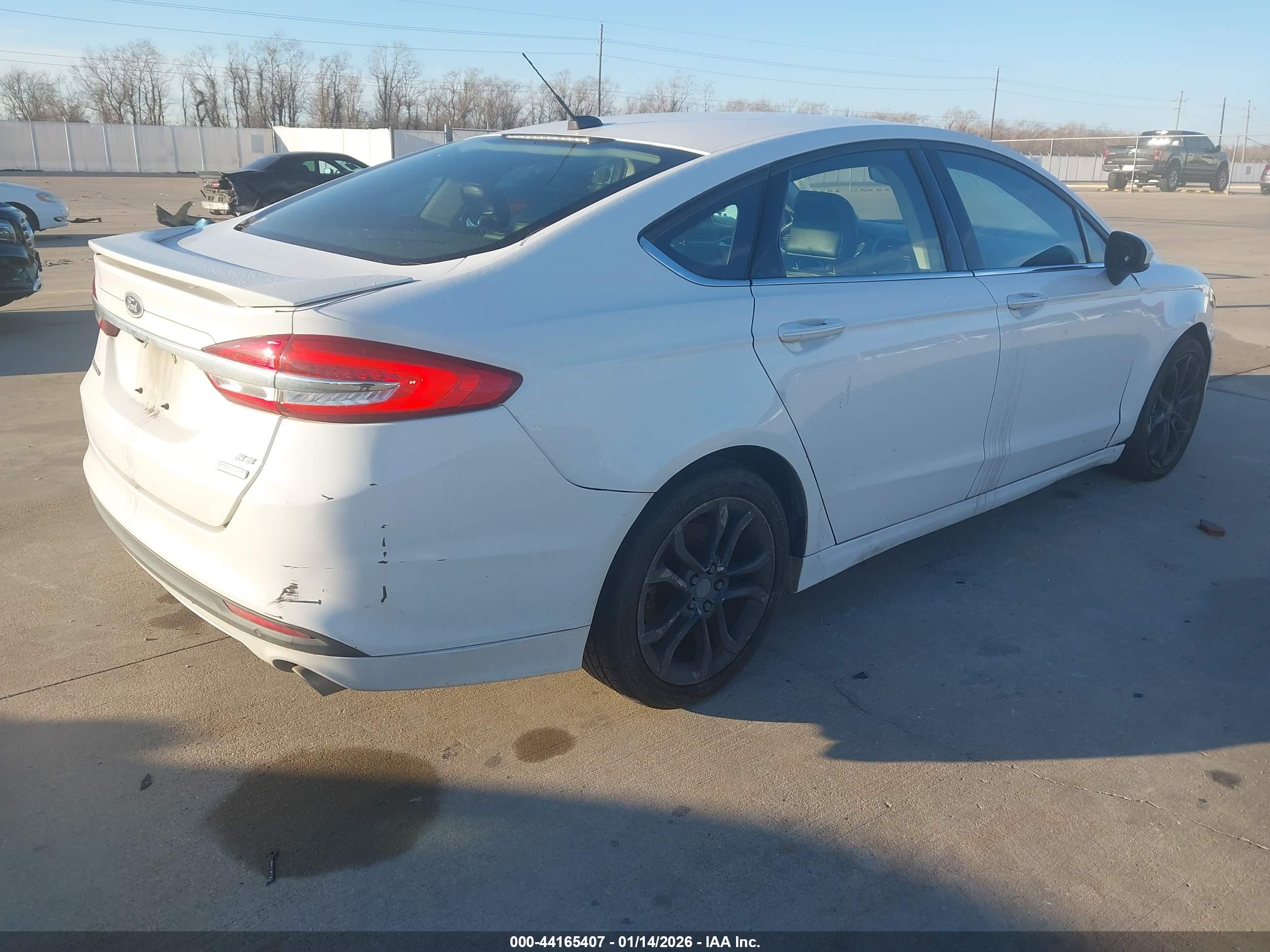 FORD FUSION image 4