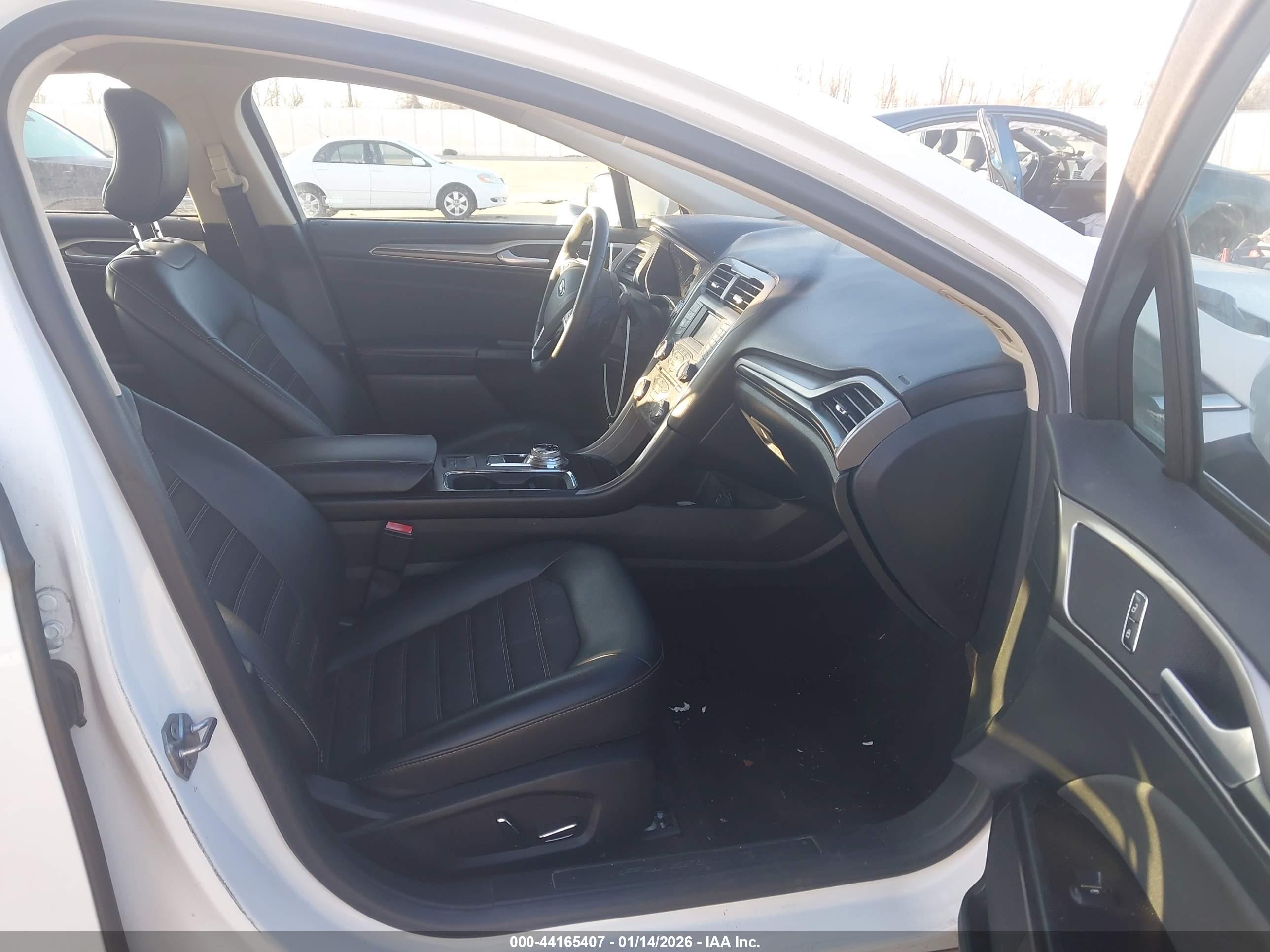 FORD FUSION image 5