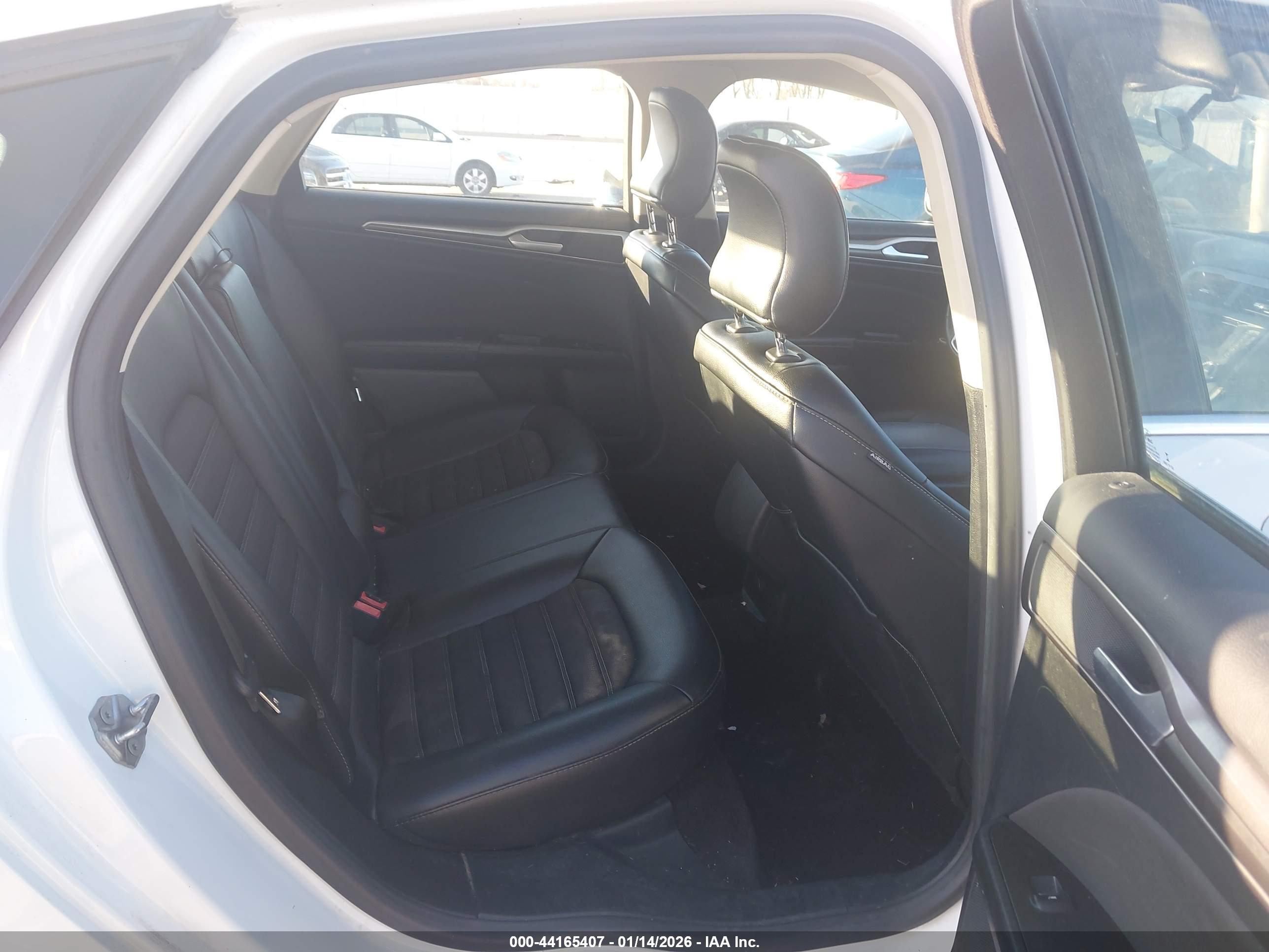 FORD FUSION image 8