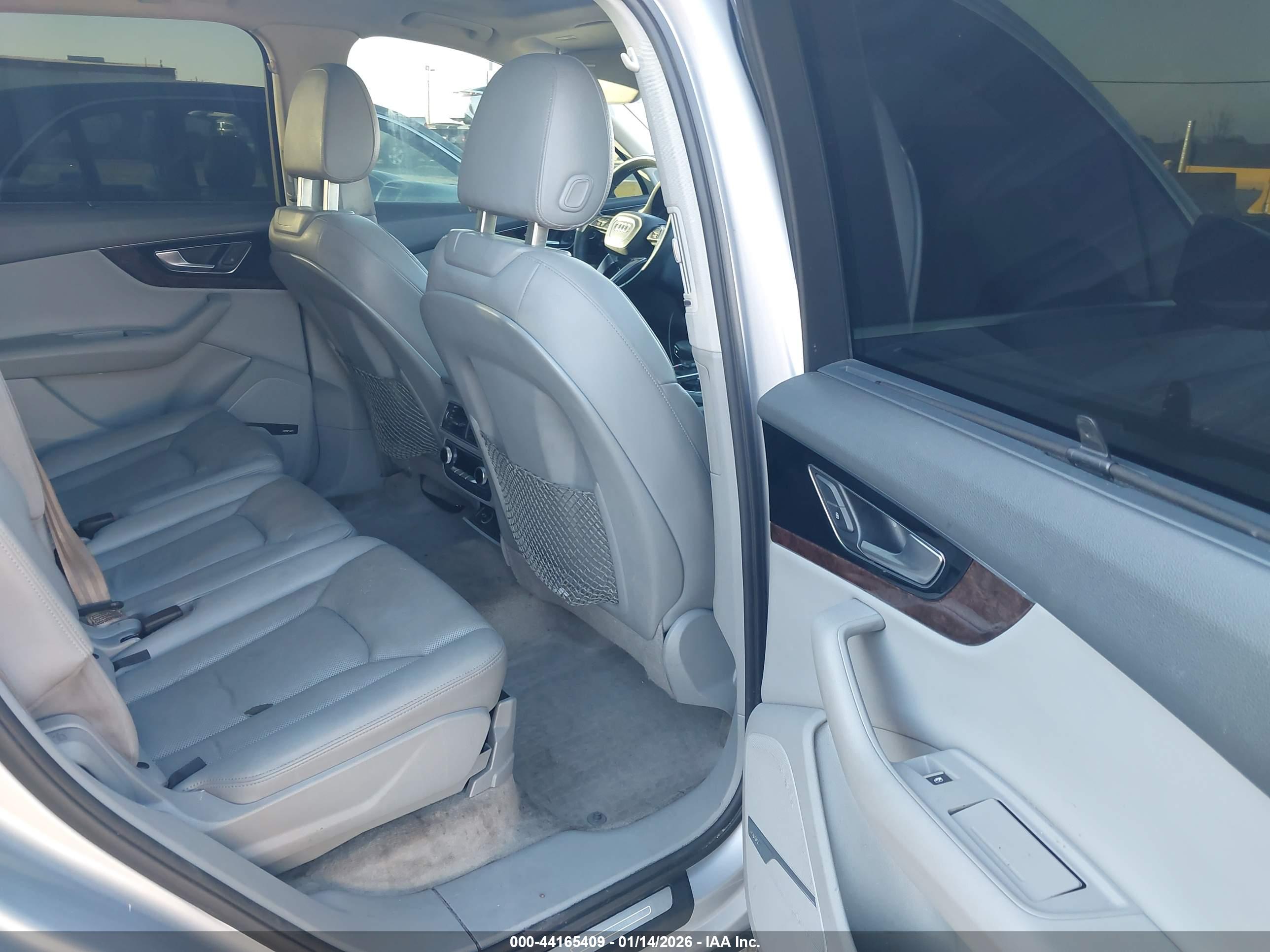 AUDI Q7 image 8