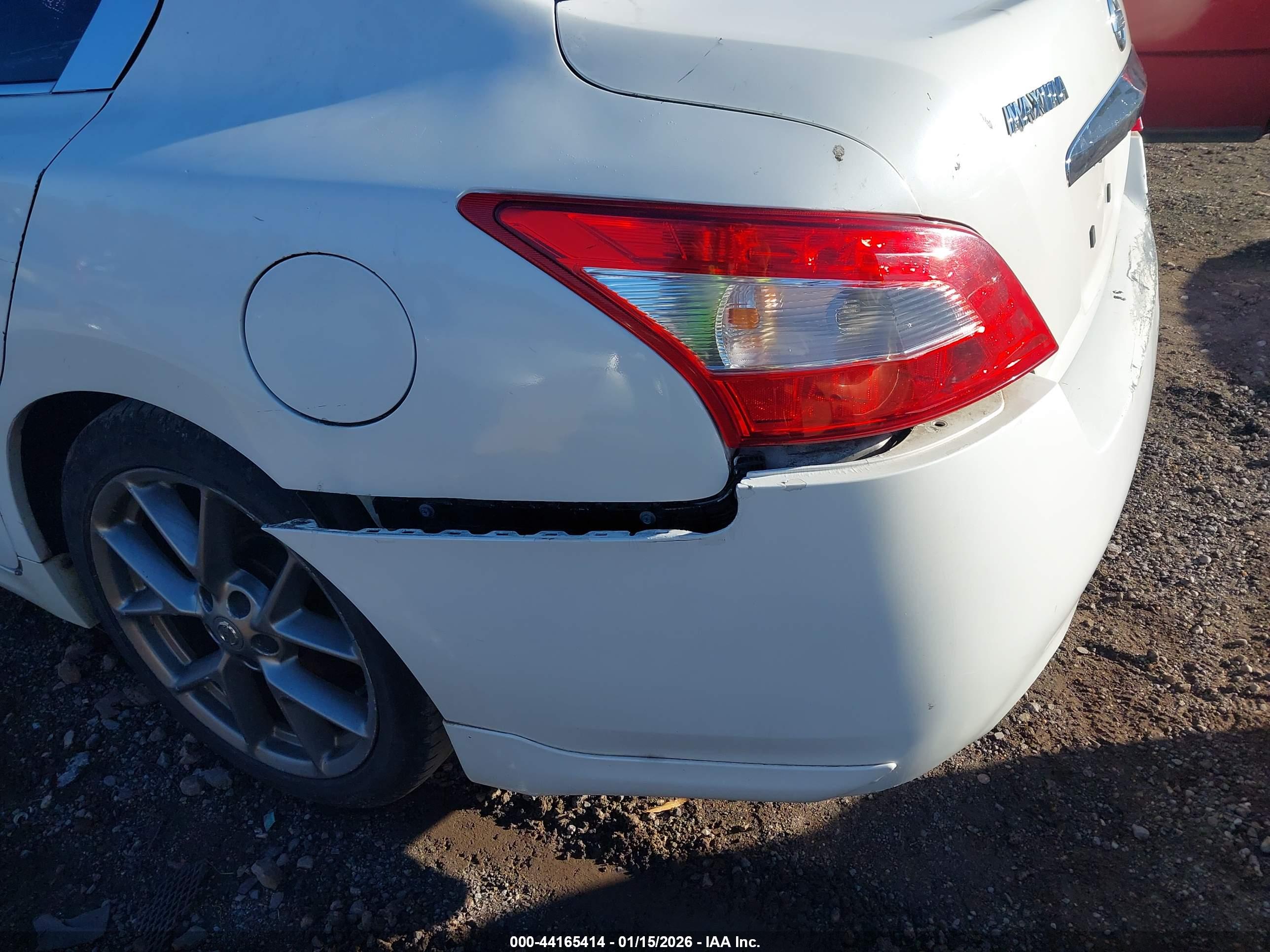 NISSAN MAXIMA image 6