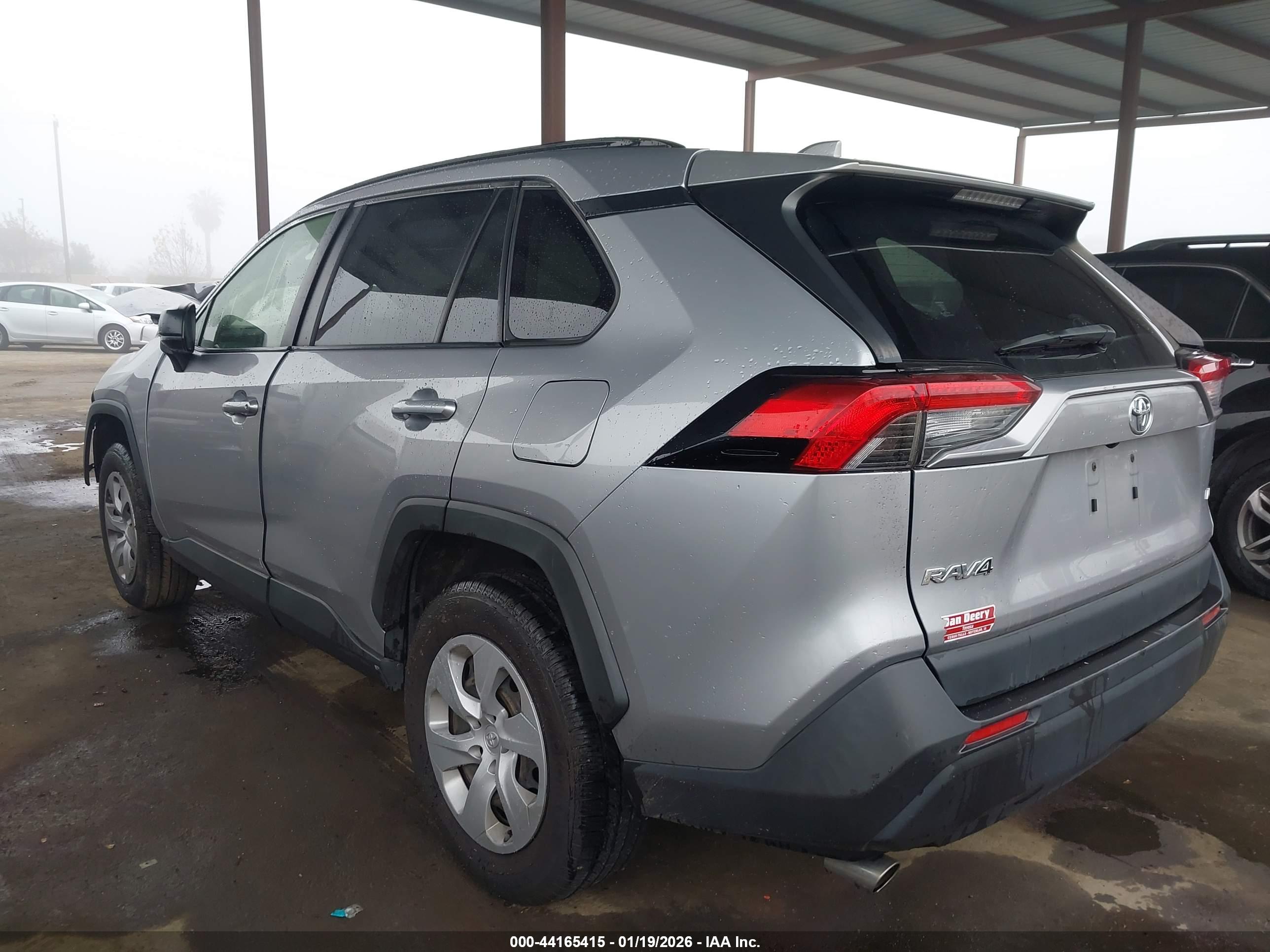 TOYOTA RAV4 image 3