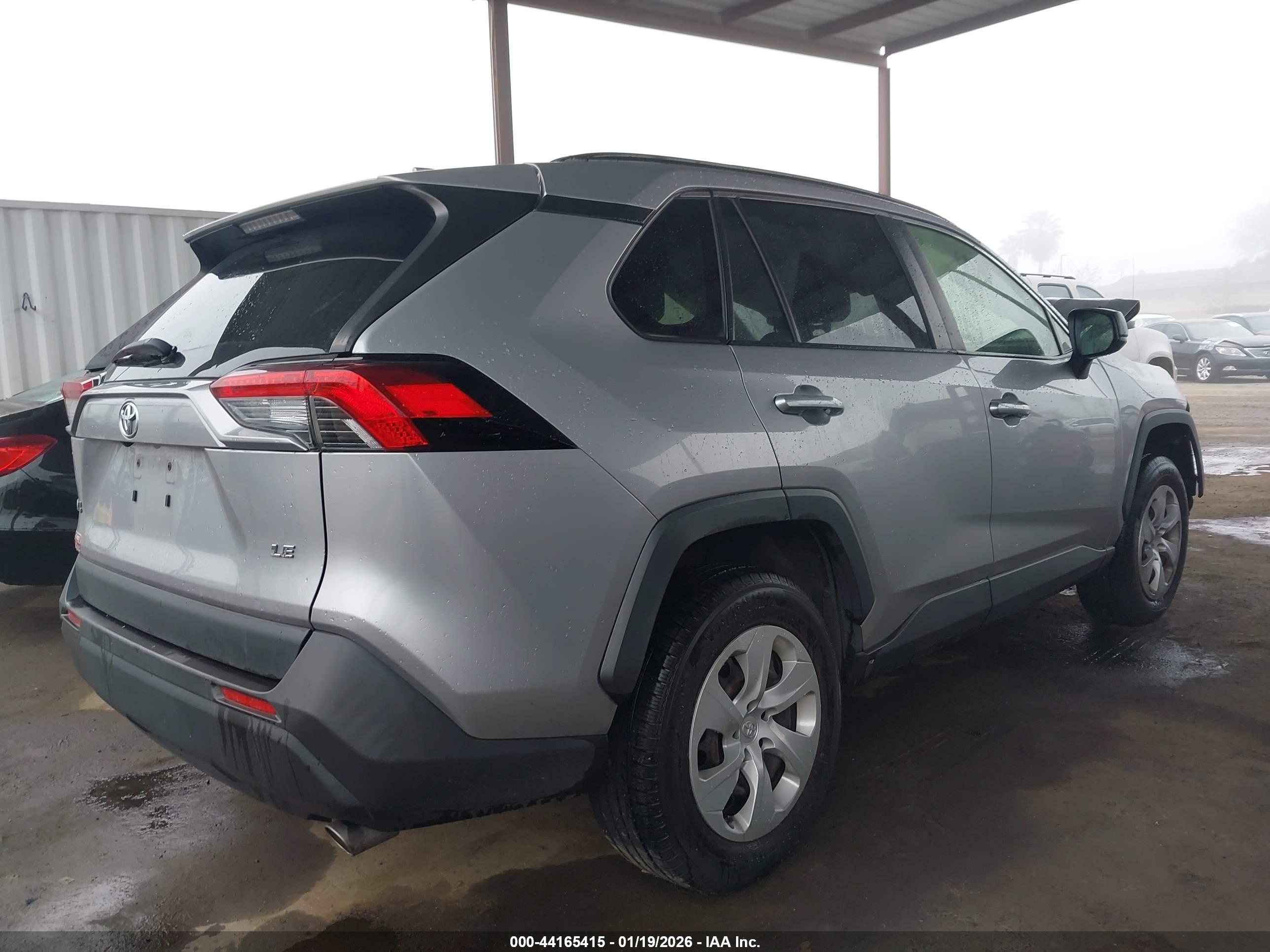 TOYOTA RAV4 image 4