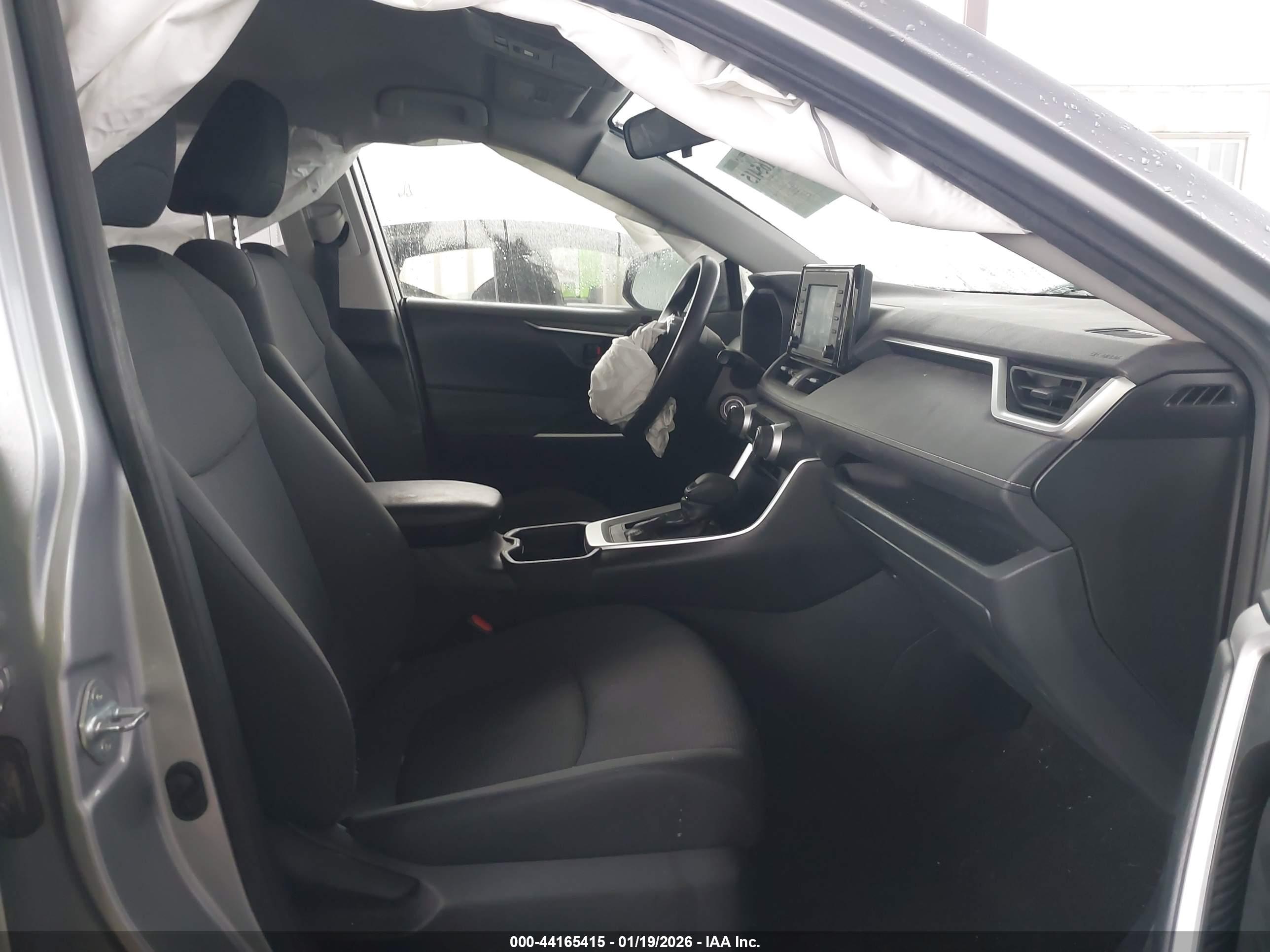 TOYOTA RAV4 image 5