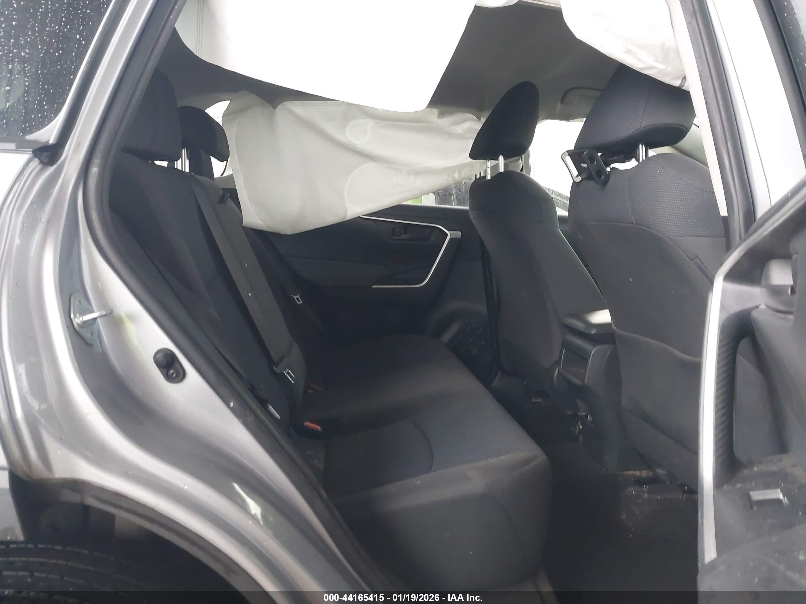 TOYOTA RAV4 image 8
