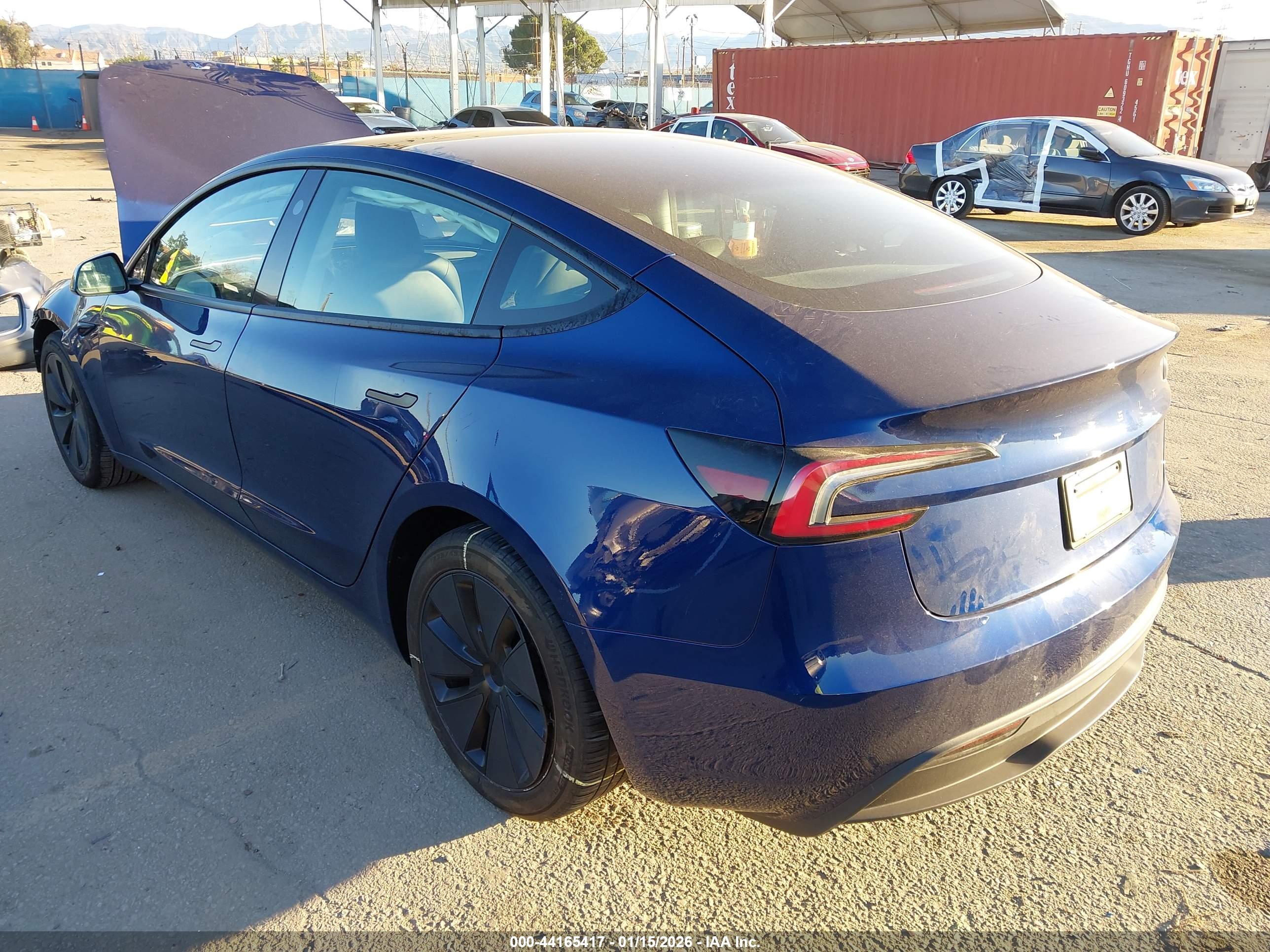 TESLA MODEL image 3
