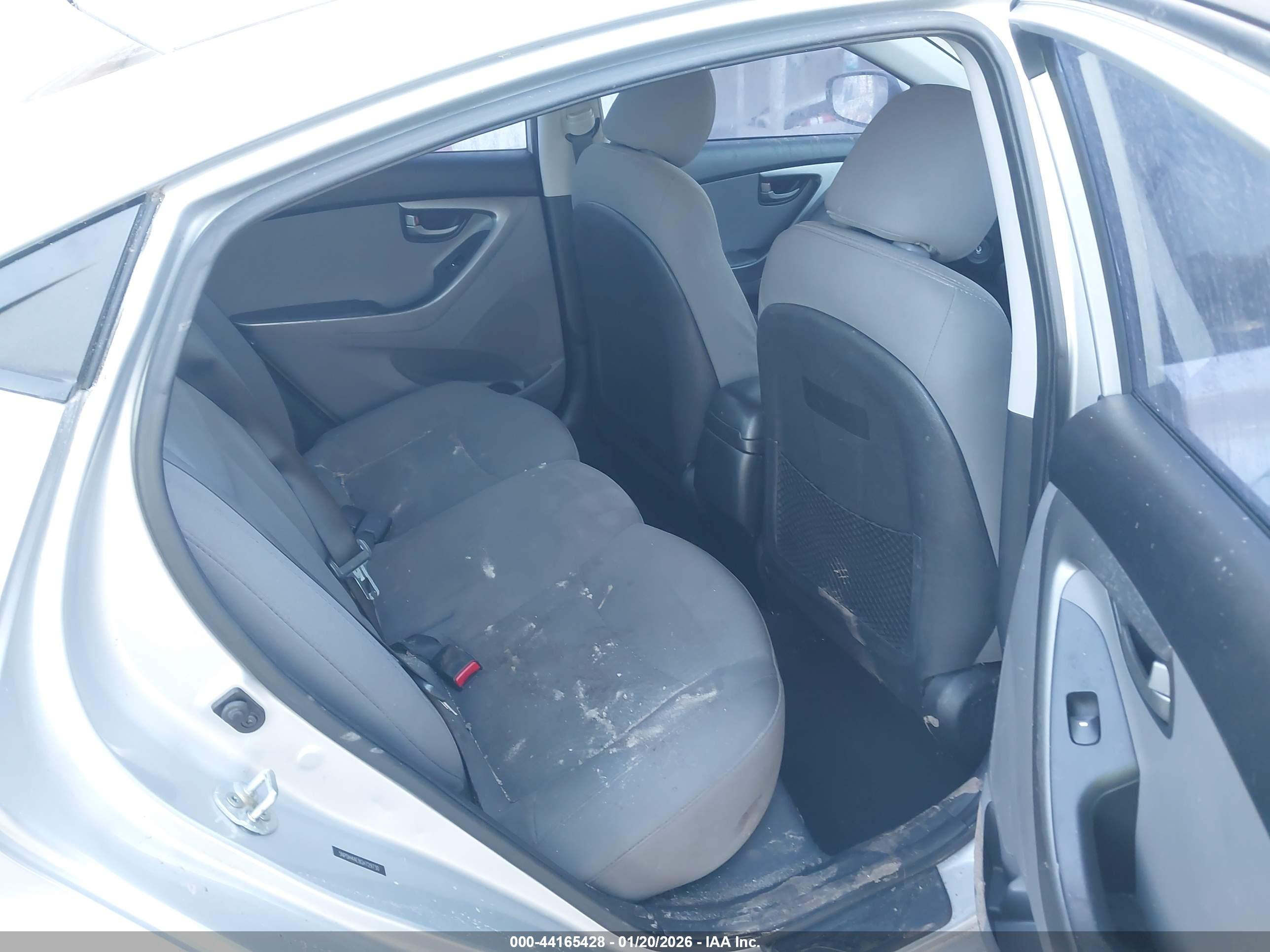 HYUNDAI ELANTRA image 8