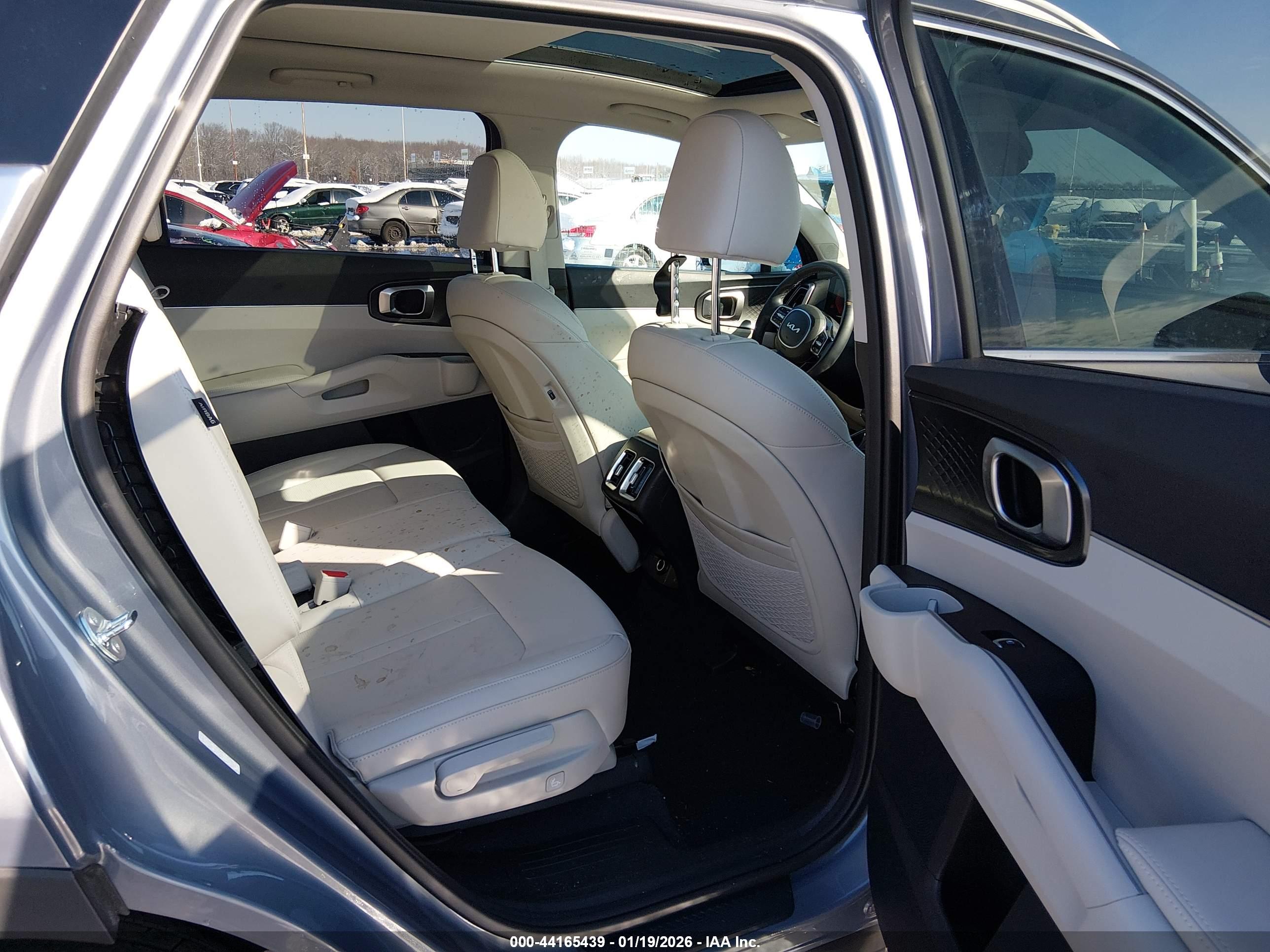 KIA SORENTO image 8