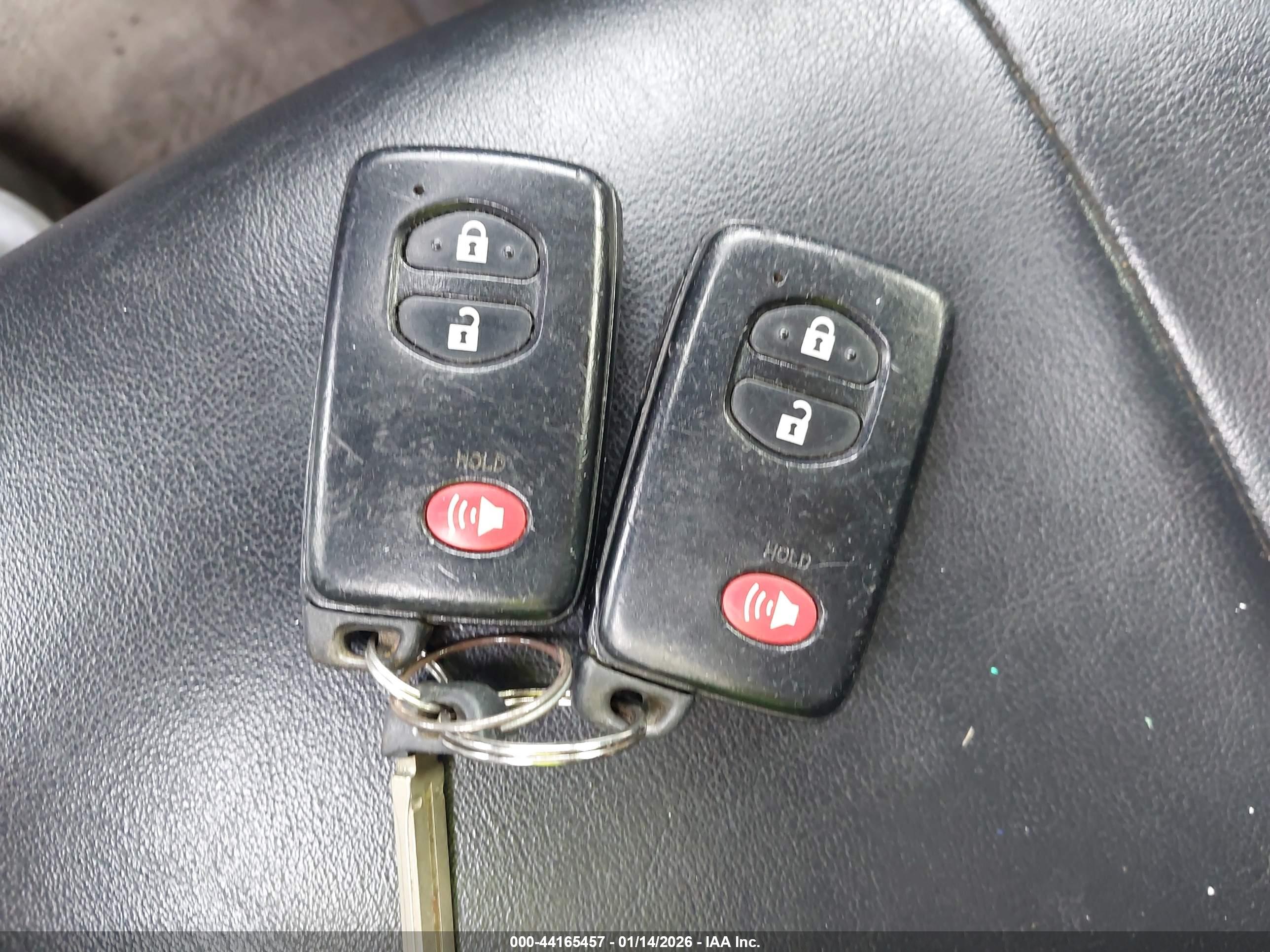 TOYOTA PRIUS image 11