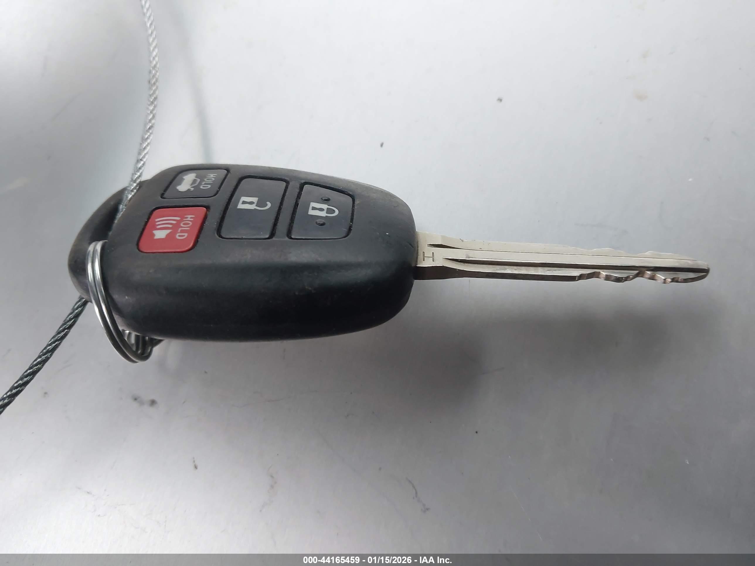 TOYOTA CAMRY image 11