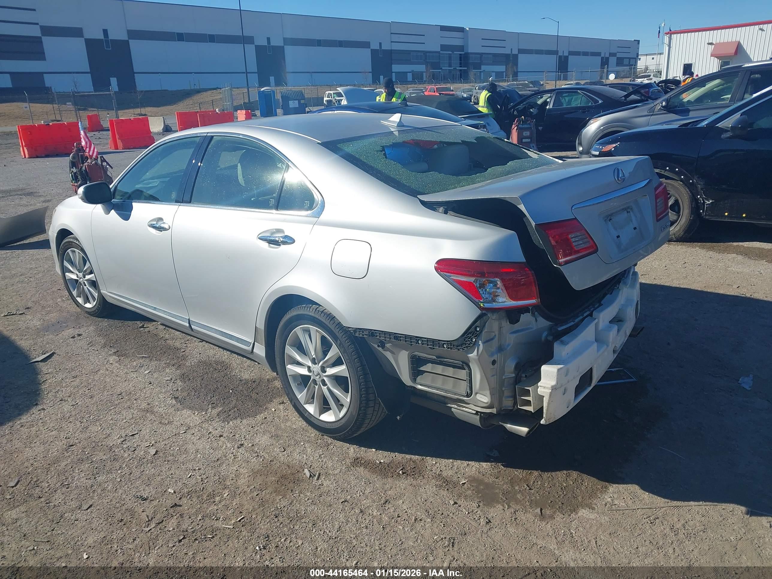 LEXUS ES image 3