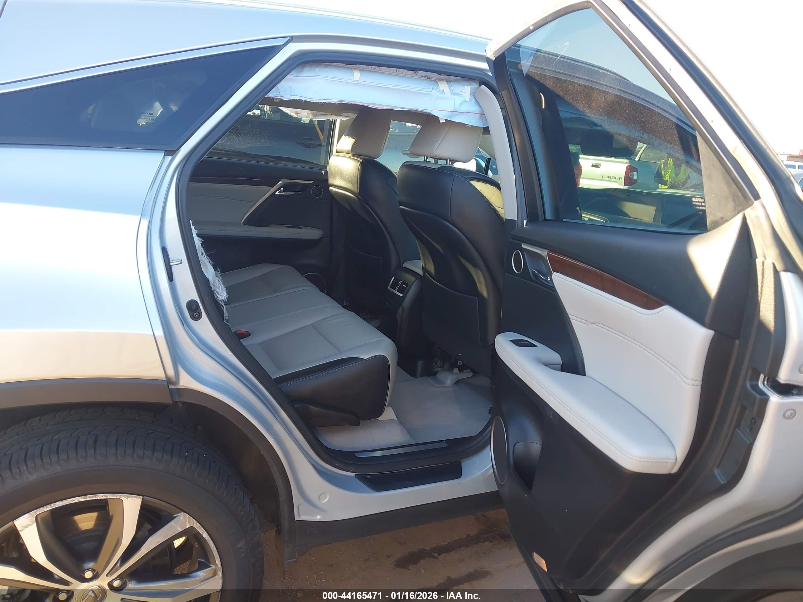LEXUS RX image 8