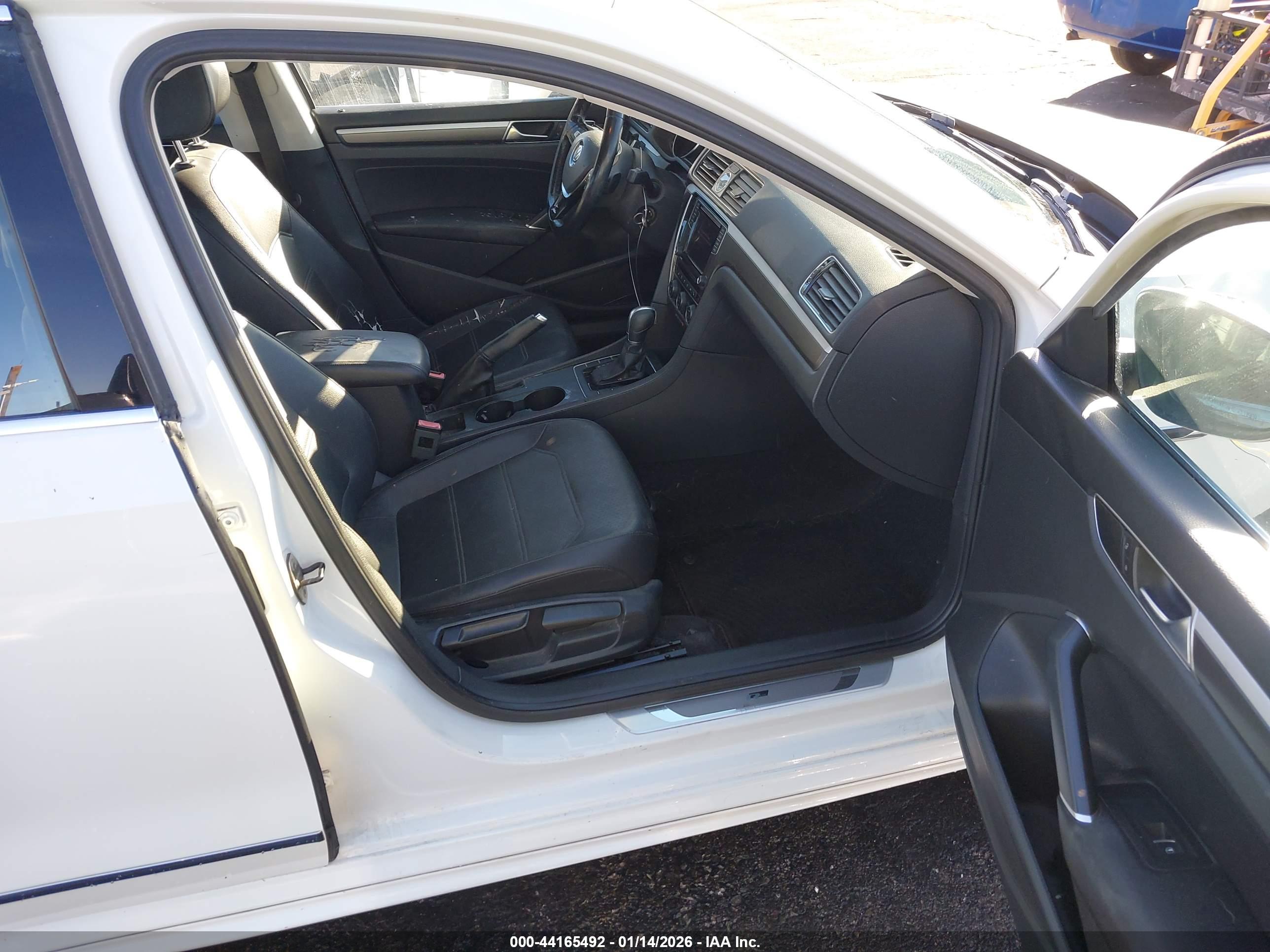 VOLKSWAGEN PASSAT image 5