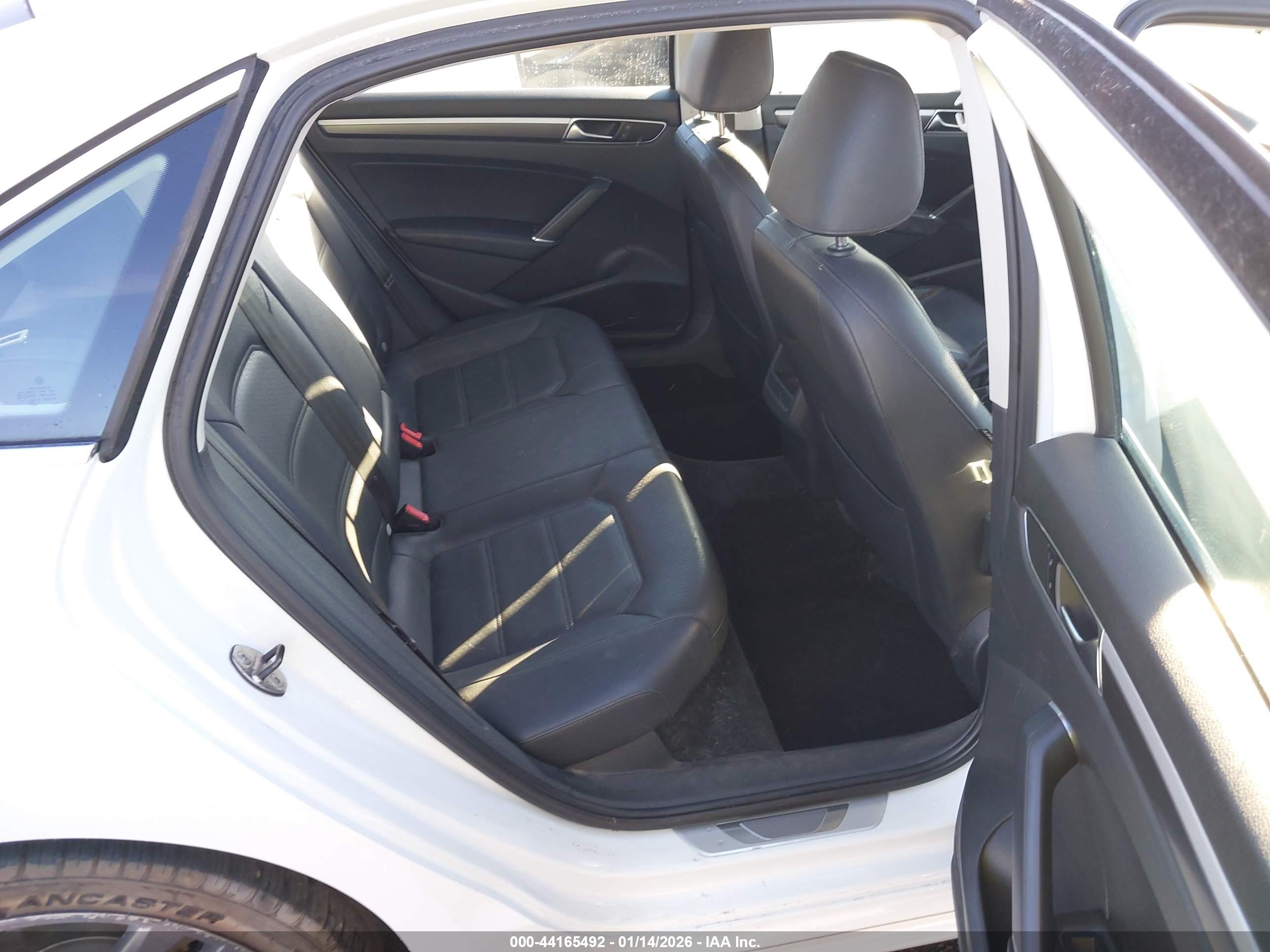 VOLKSWAGEN PASSAT image 8