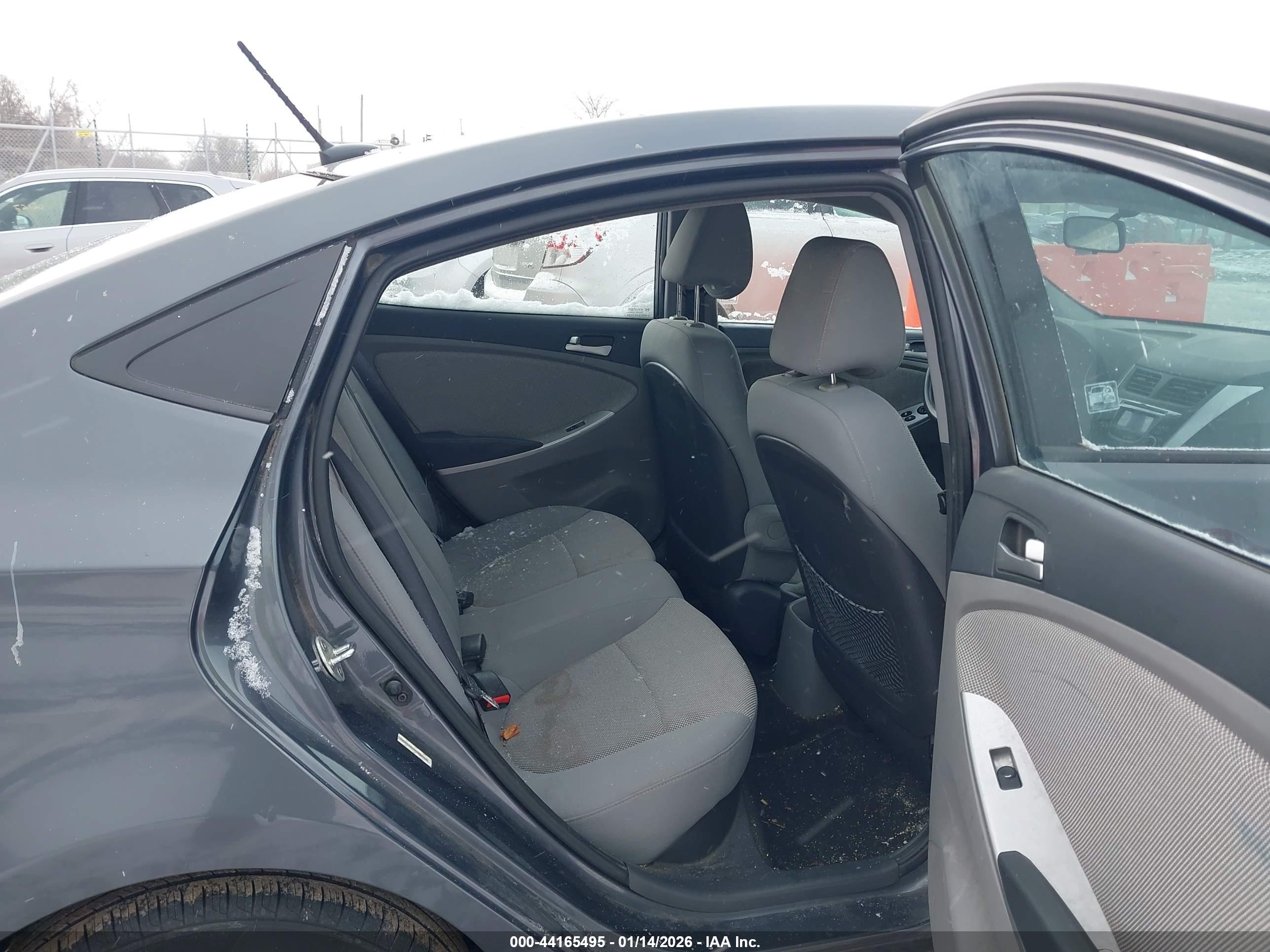 HYUNDAI ACCENT image 8