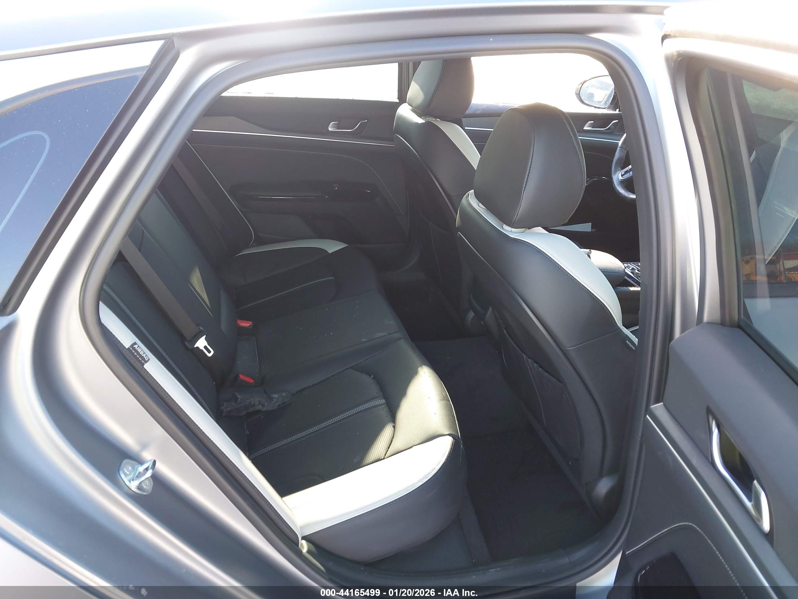 KIA K5 image 8