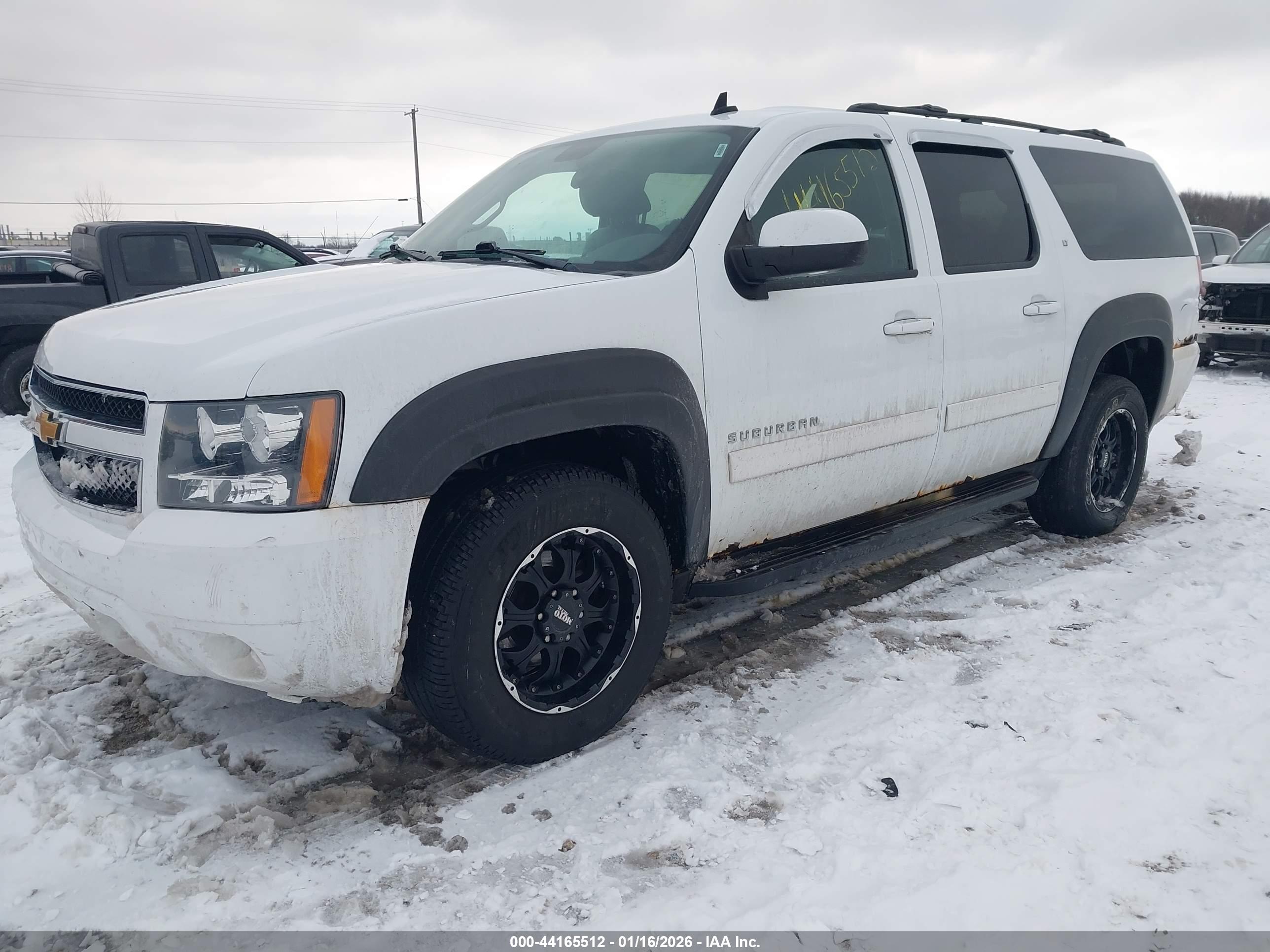 CHEVROLET SUBURBAN image 2