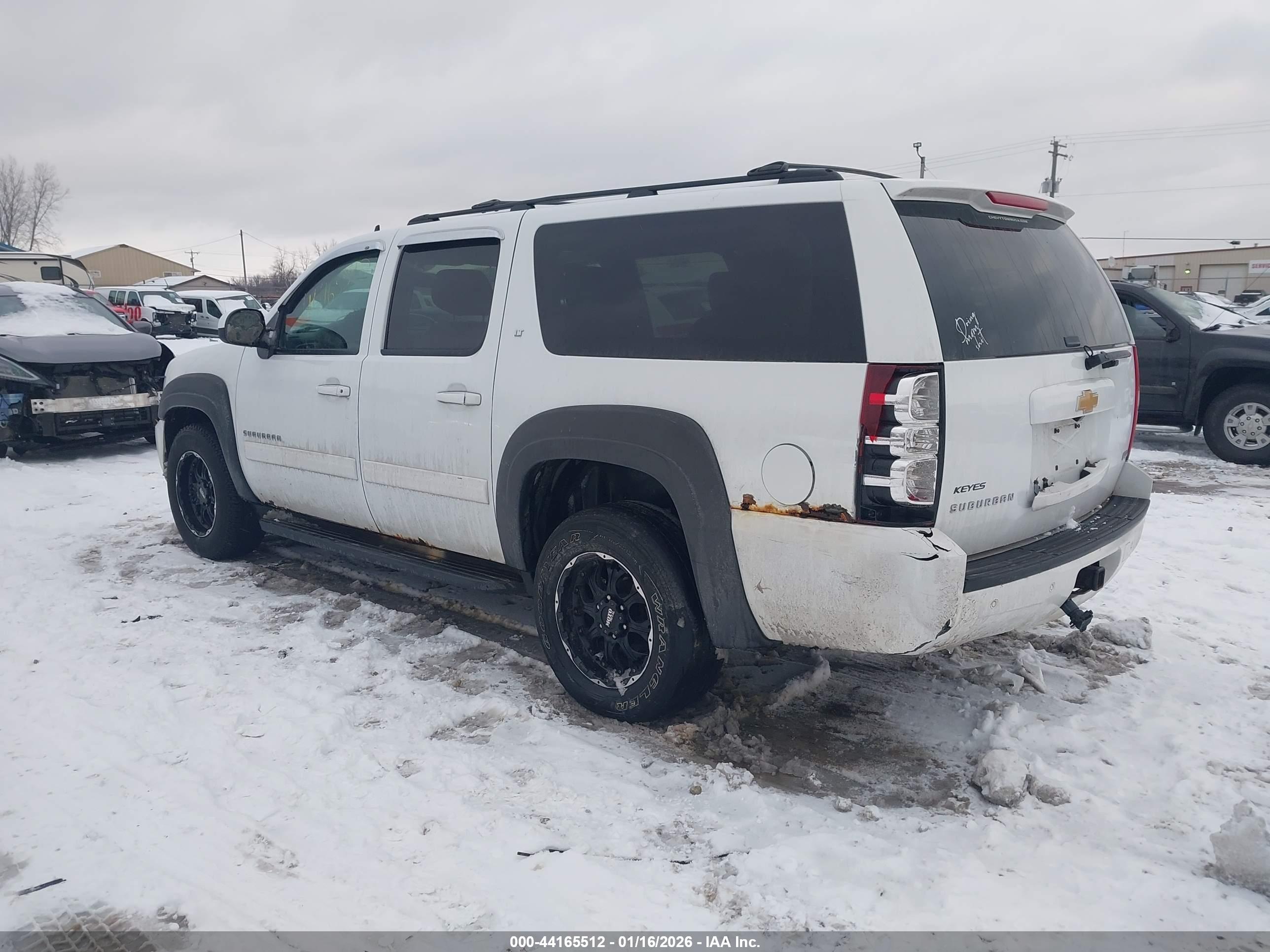 CHEVROLET SUBURBAN image 3