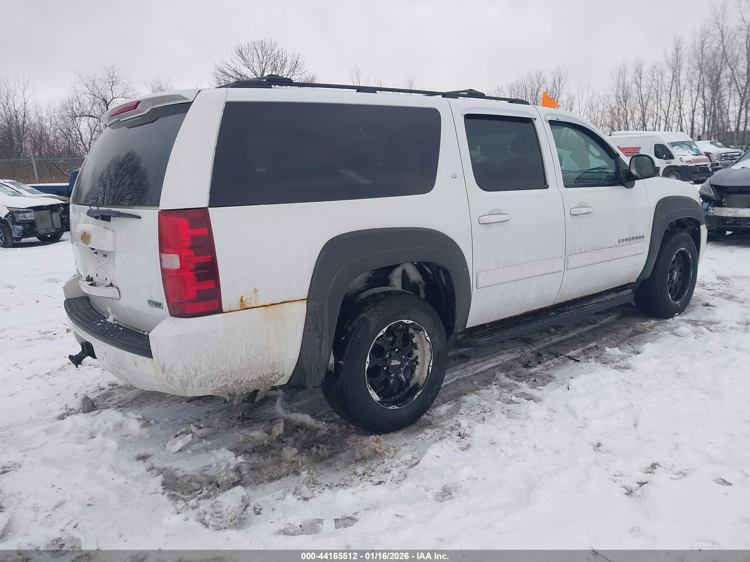 CHEVROLET SUBURBAN image 4