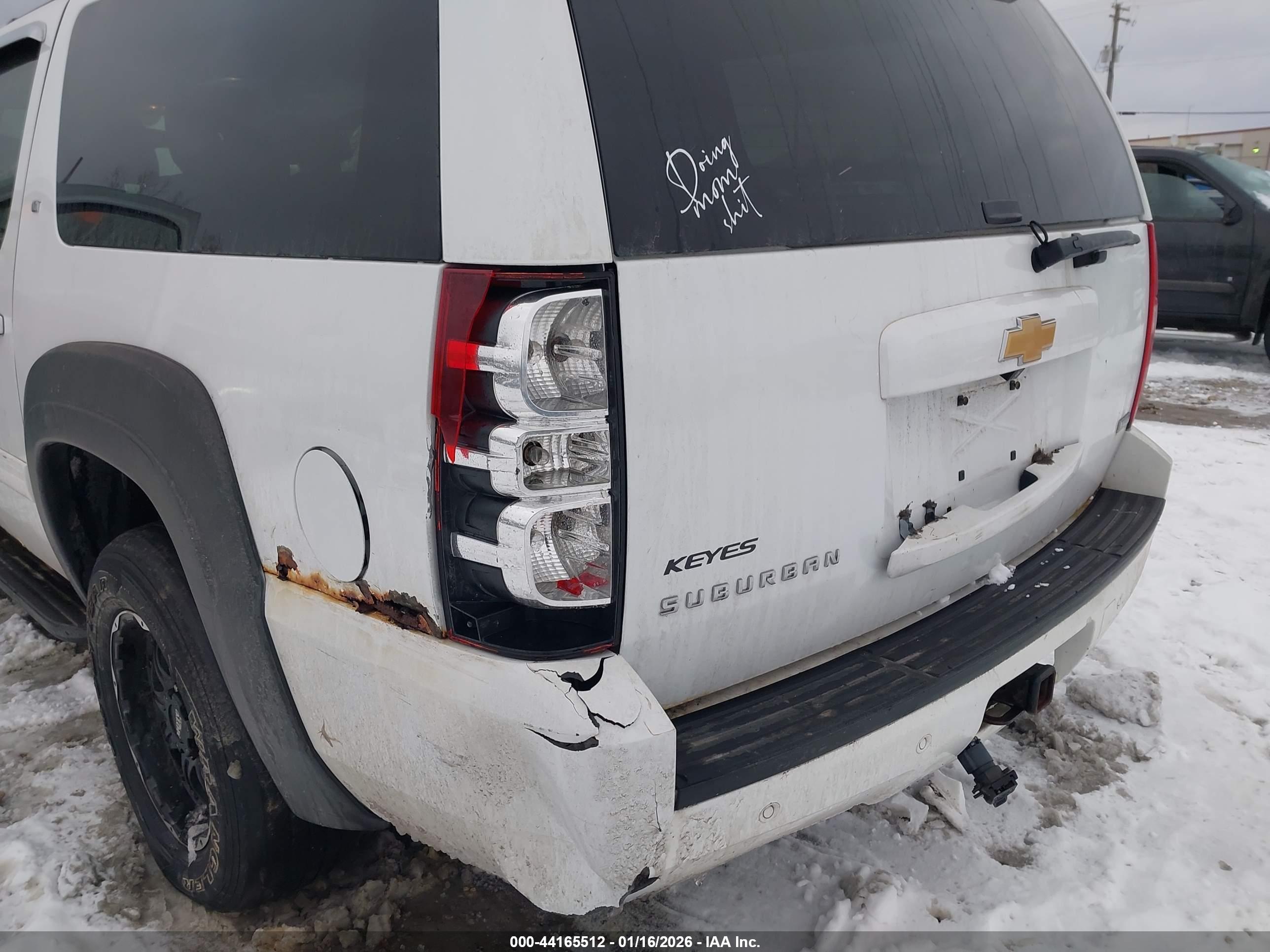 CHEVROLET SUBURBAN image 6