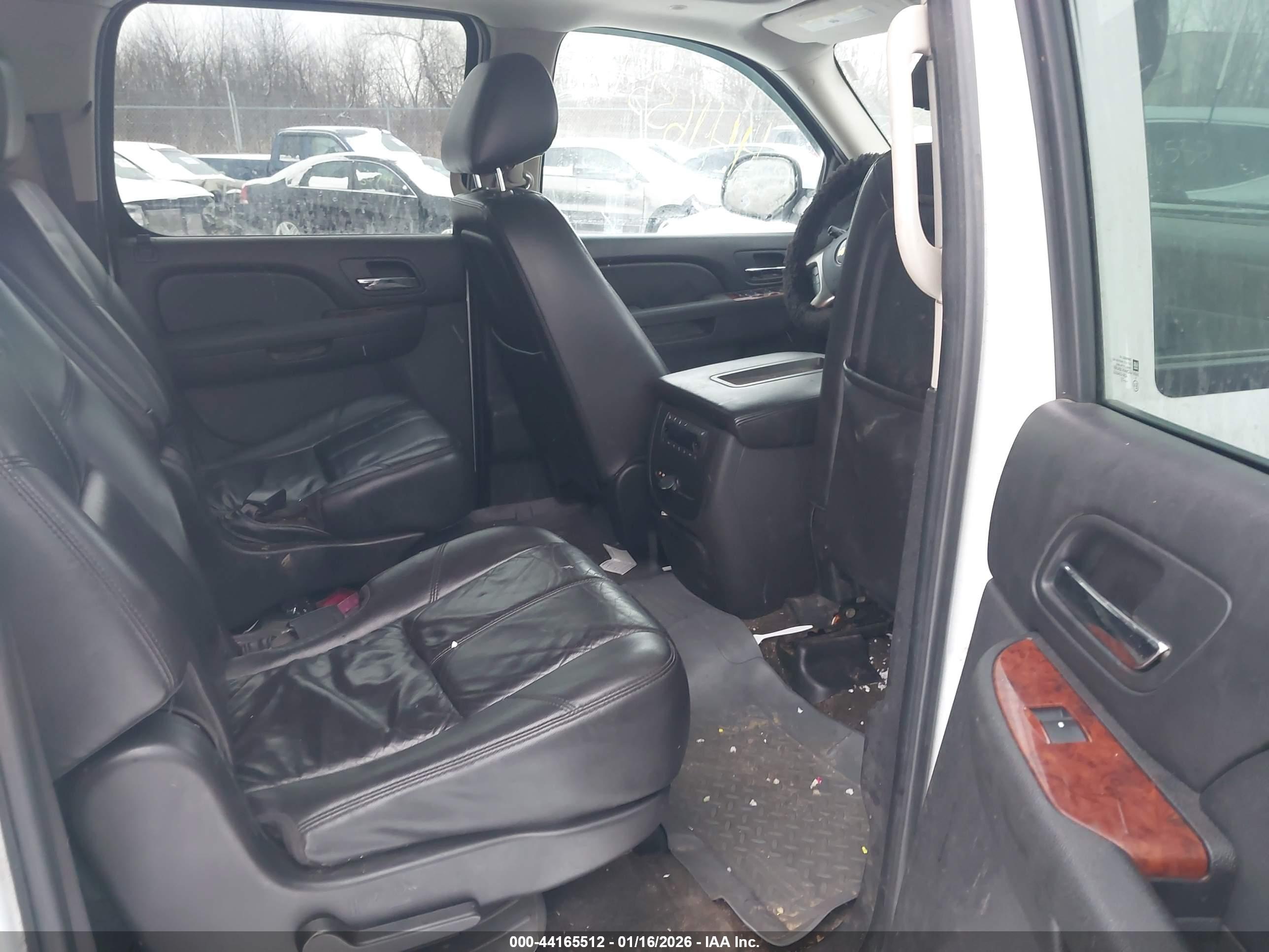 CHEVROLET SUBURBAN image 8