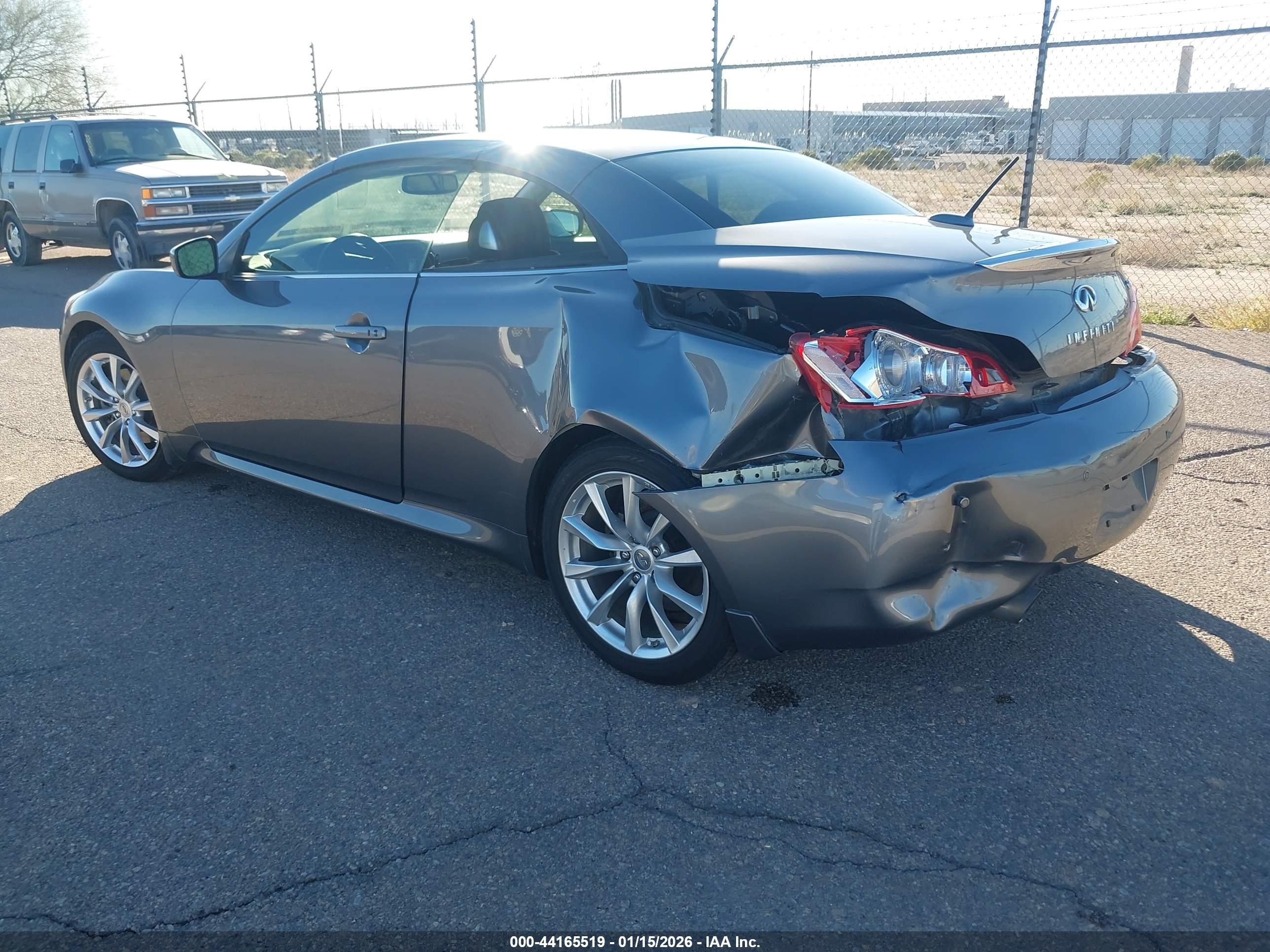 INFINITI G37 image 3