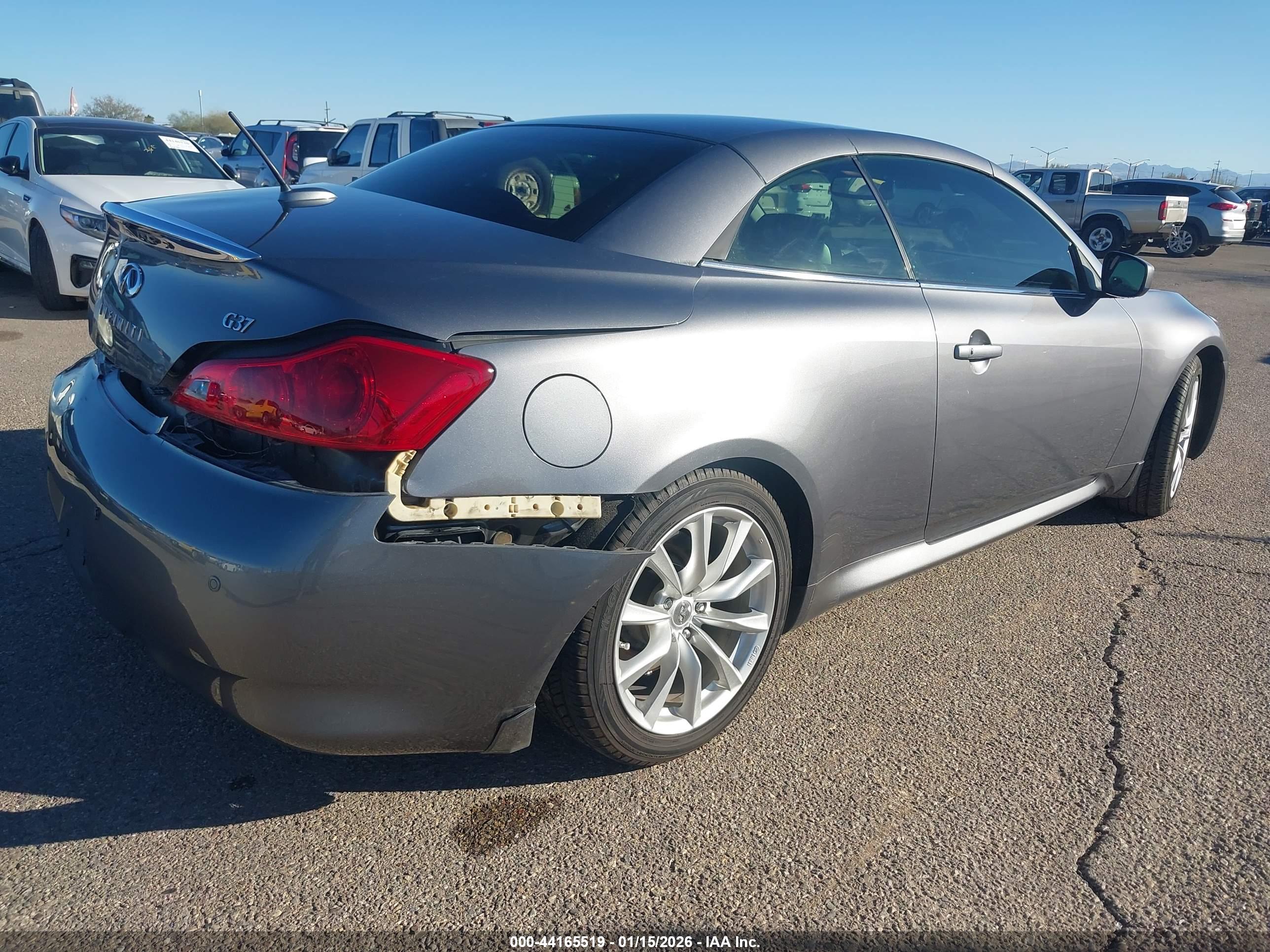 INFINITI G37 image 4