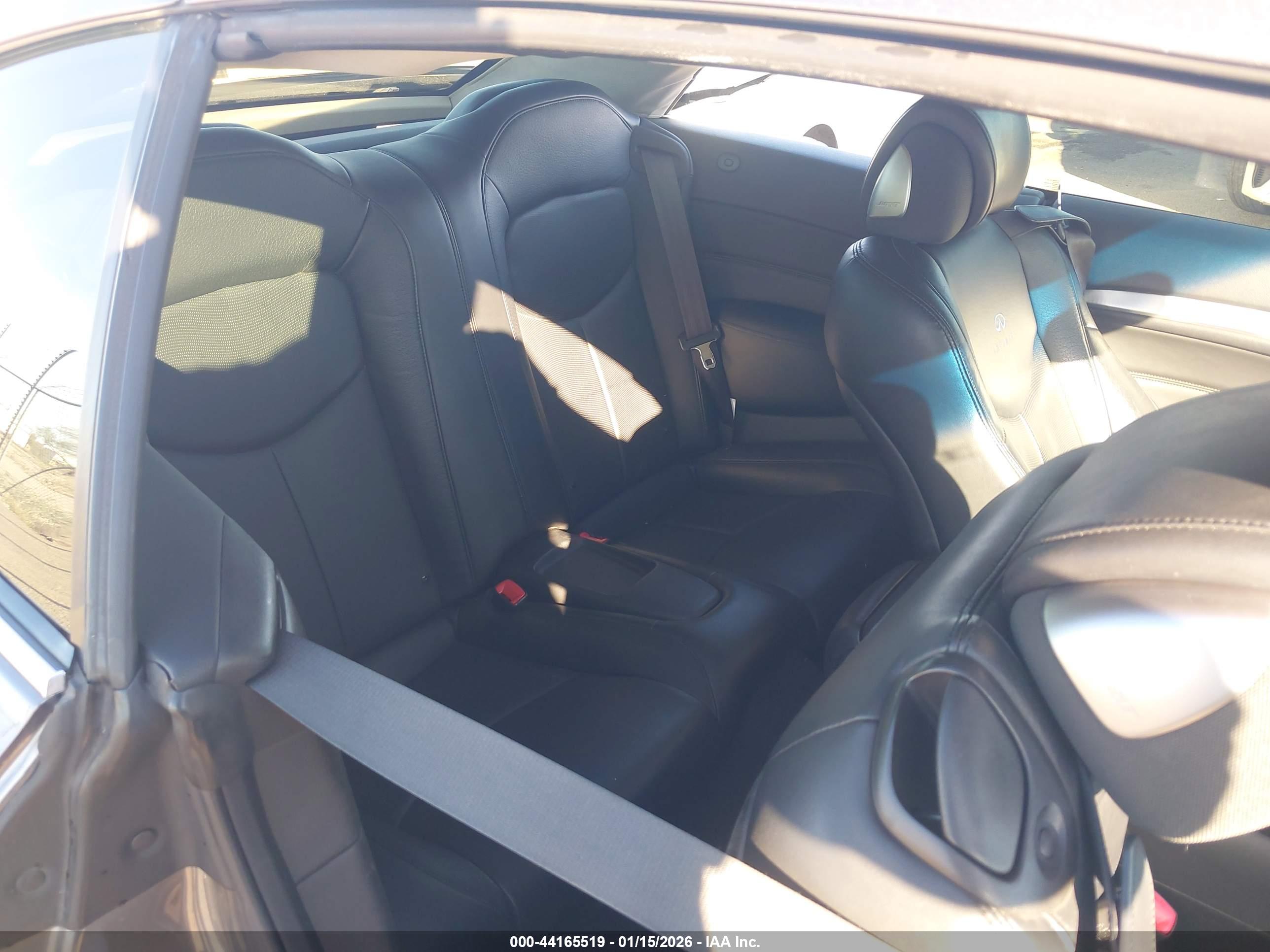 INFINITI G37 image 8