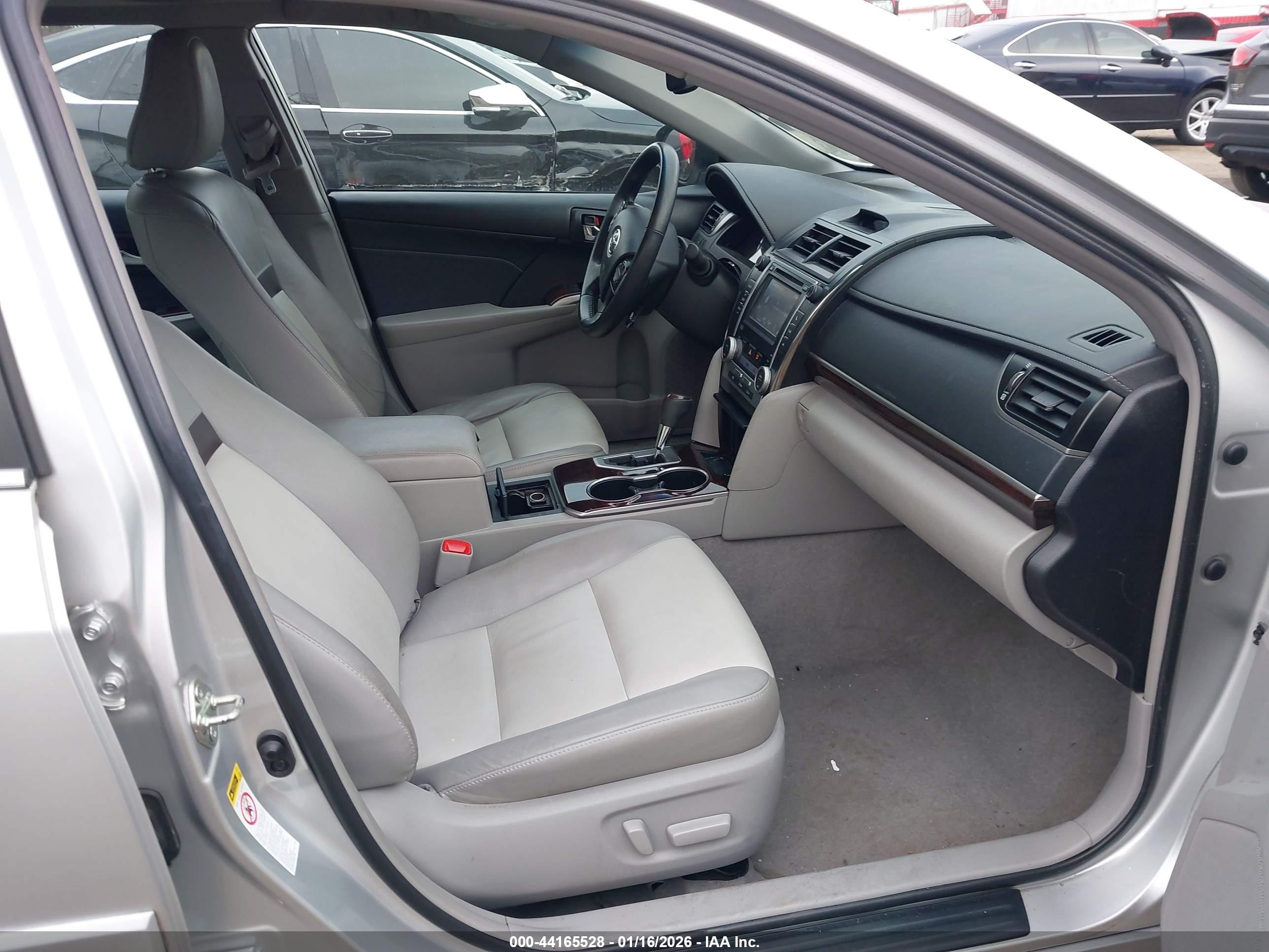 TOYOTA CAMRY image 5