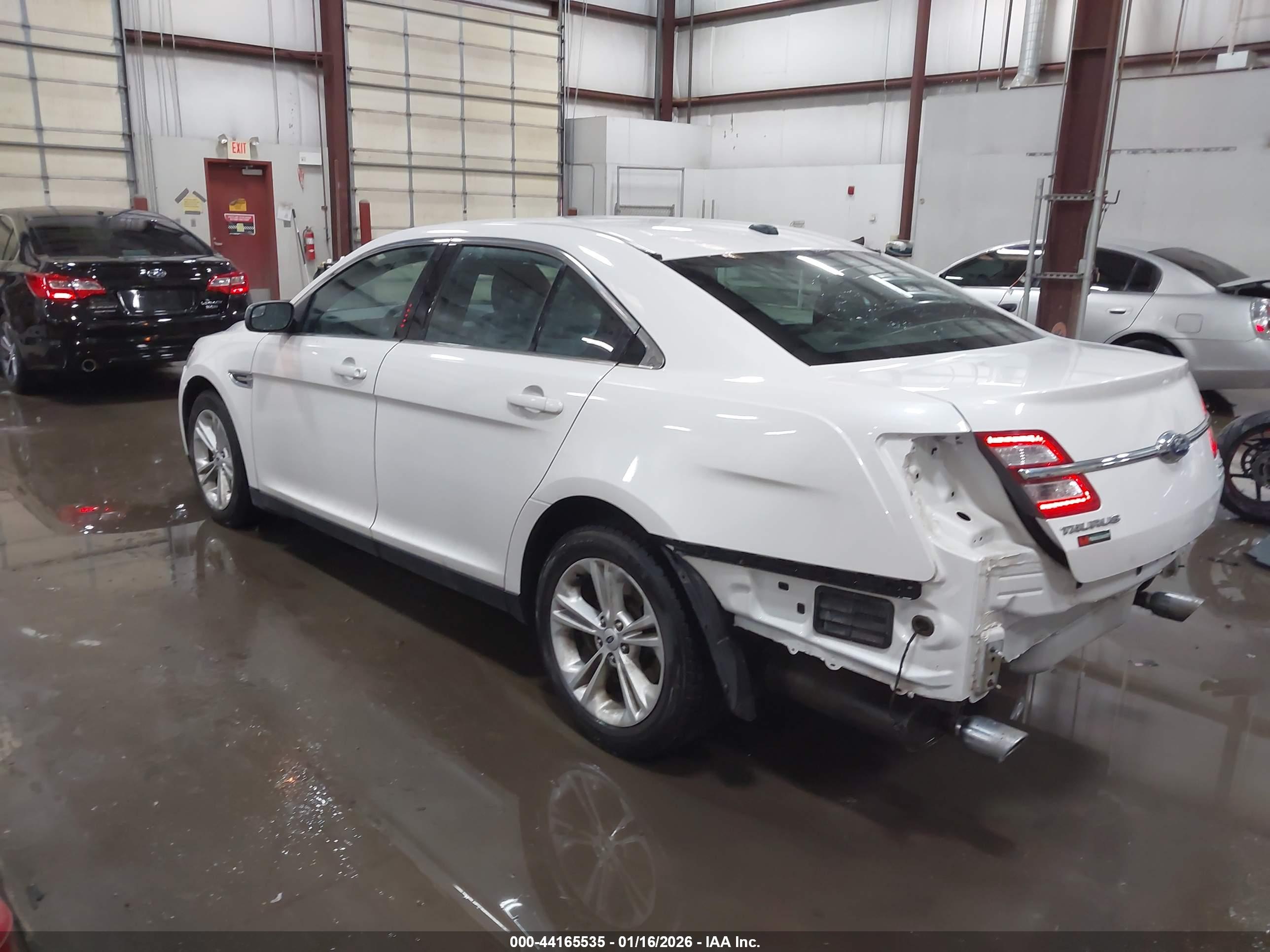 FORD TAURUS image 3