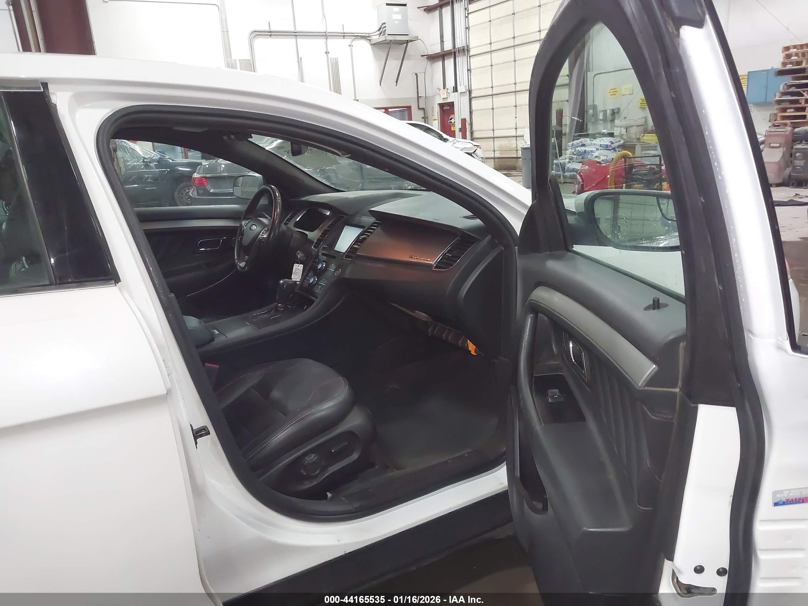 FORD TAURUS image 5